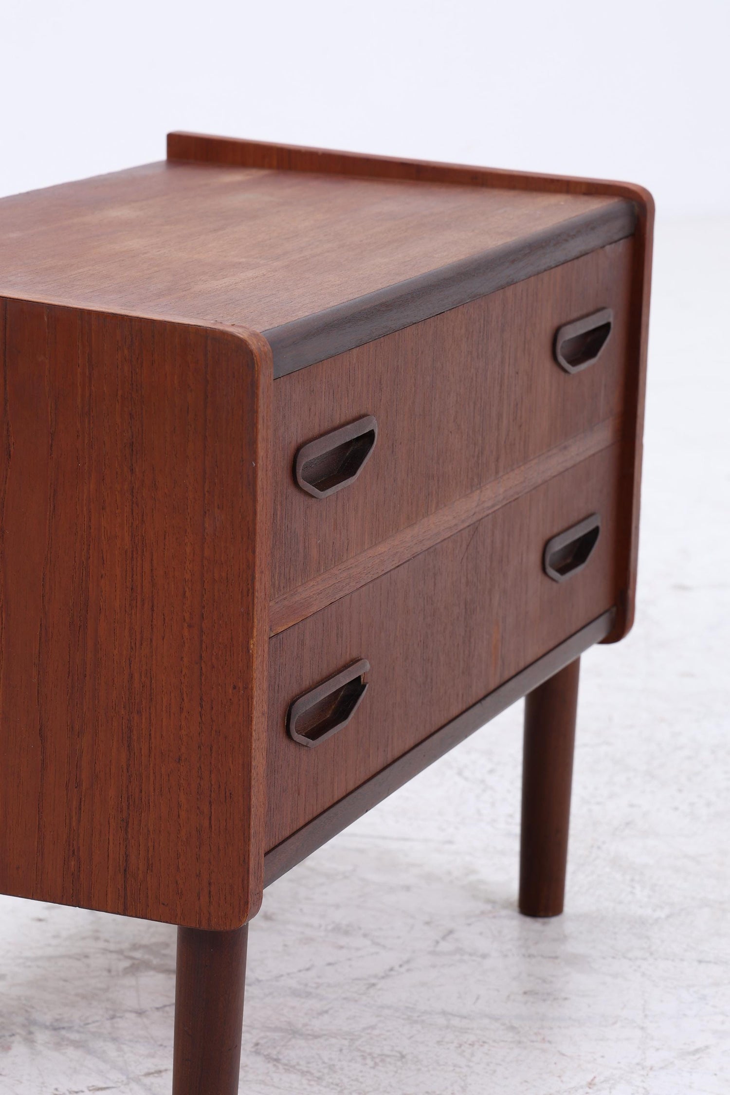 Vintage Teak Mini Kommode 60er Jahre | Danish Design Mid Century Holz Nachttisch mit Schubladen Aufbewahrung