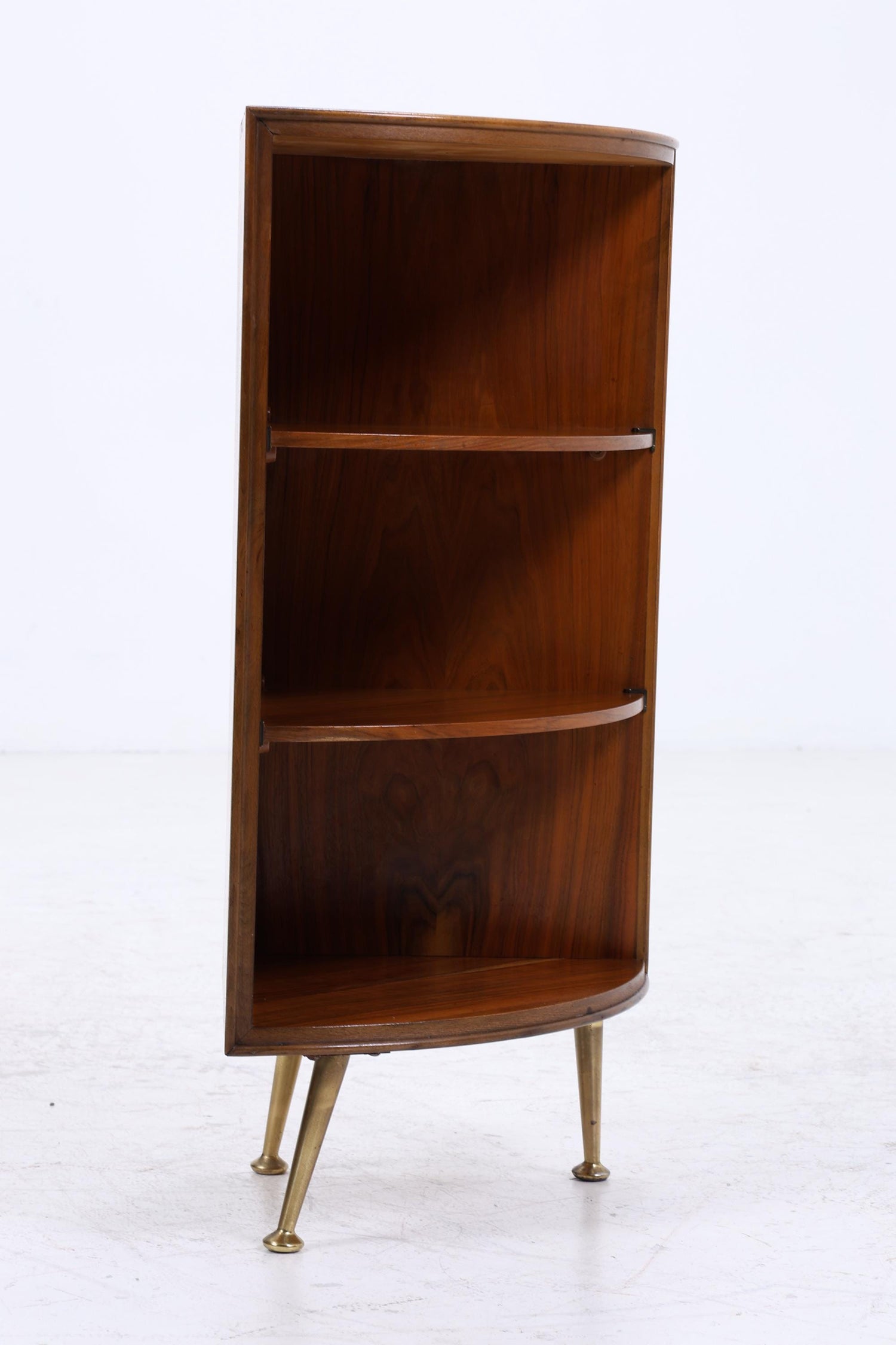 Mid Century Eckregal aus Holz mit Messingfüßen | Vintage Regal 60er Jahre