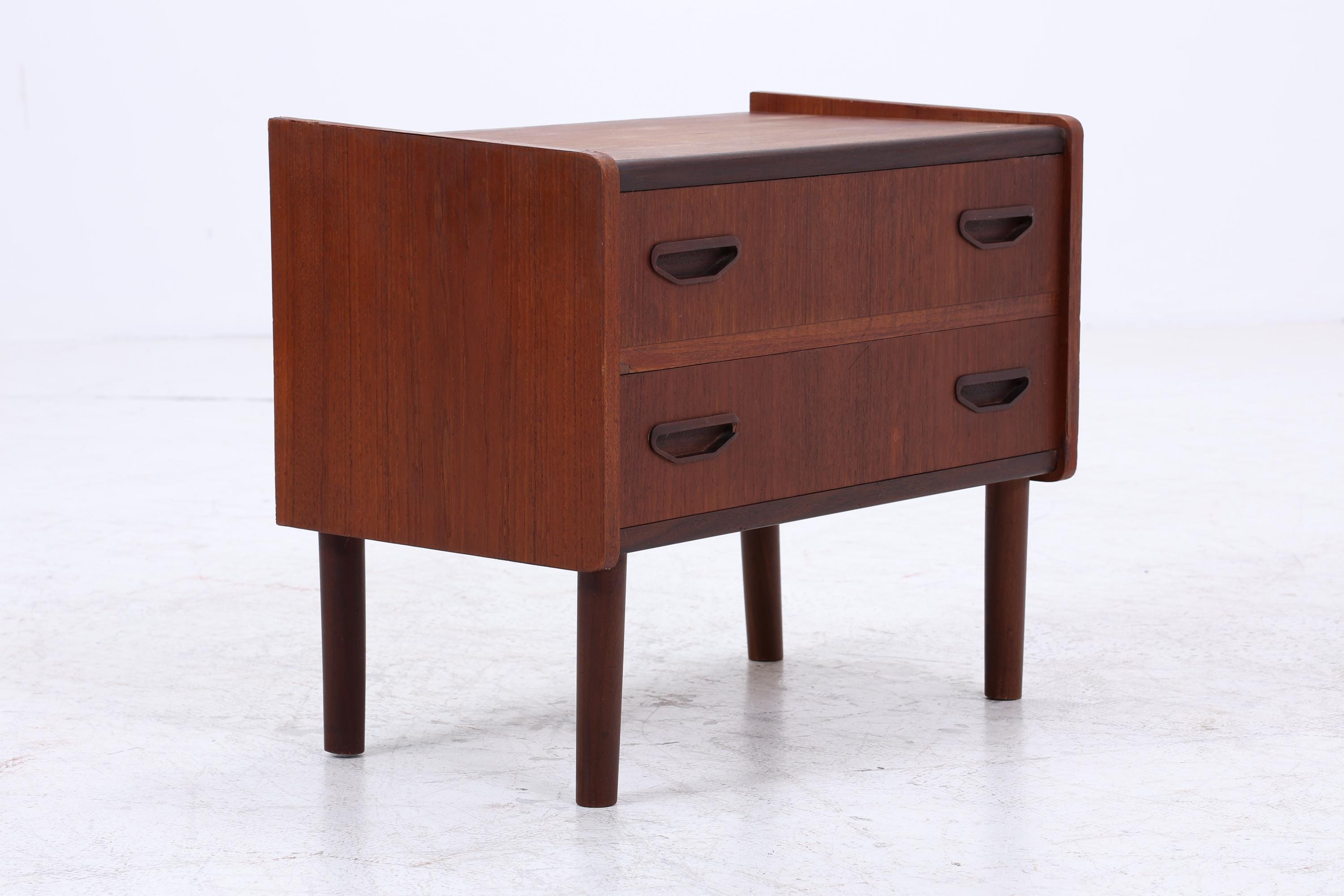 Vintage Teak Mini Kommode 60er Jahre | Danish Design Mid Century Holz Nachttisch mit Schubladen Aufbewahrung