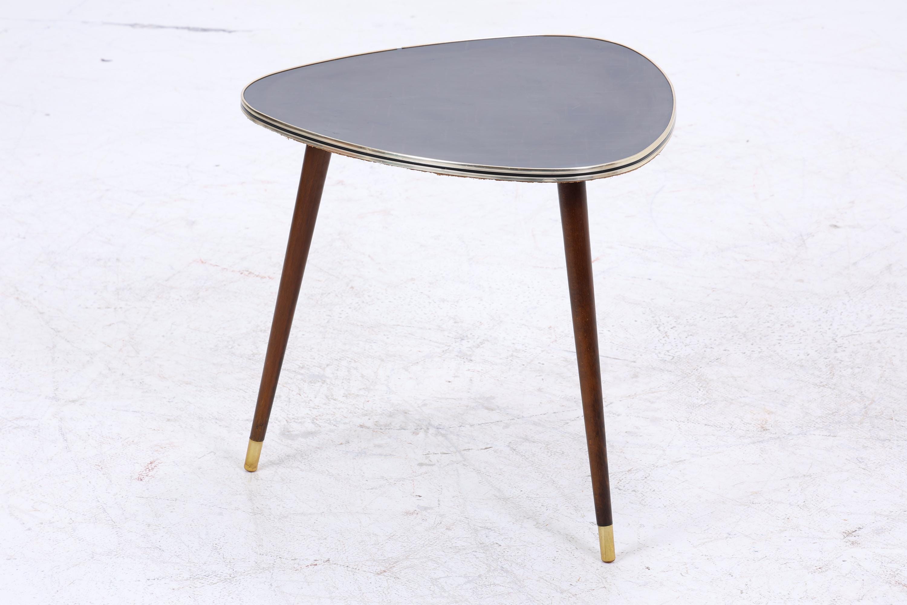 Vintage Beistelltisch in Nierenform – Schwarz verzierte Tischplatte | Mid Century Design
