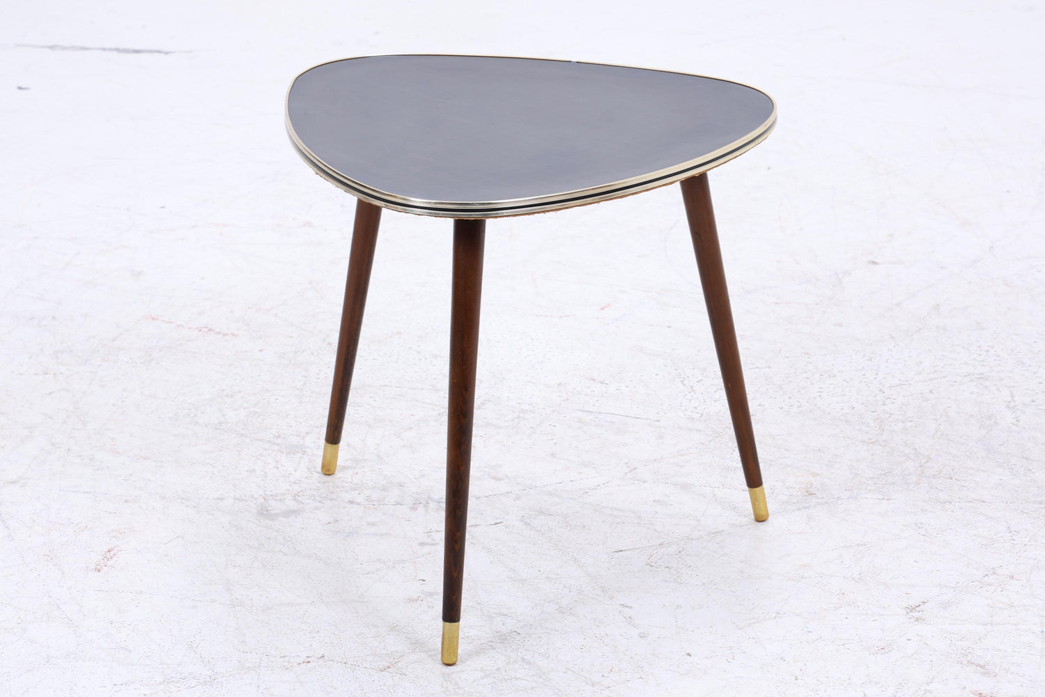 Vintage Beistelltisch in Nierenform – Schwarz verzierte Tischplatte | Mid Century Design