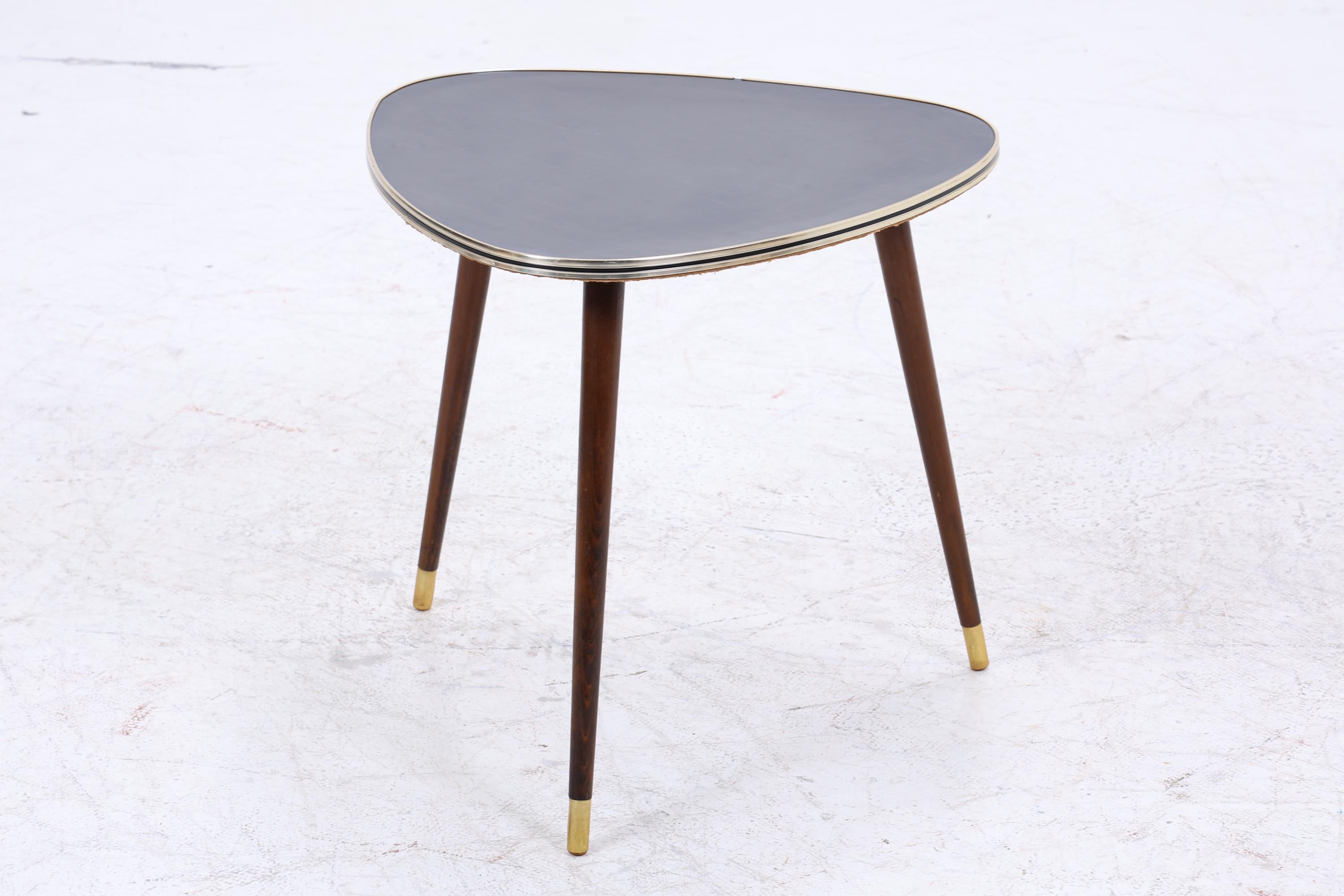 Vintage Beistelltisch in Nierenform – Schwarz verzierte Tischplatte | Mid Century Design