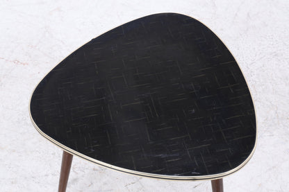 Vintage Beistelltisch in Nierenform – Schwarz verzierte Tischplatte | Mid Century Design