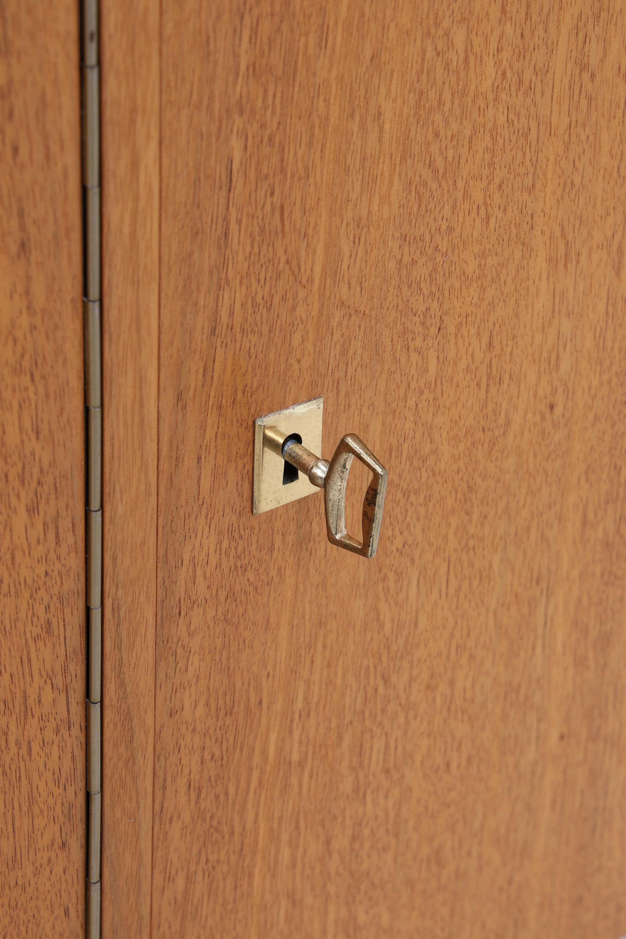 Vintage Sideboard aus Nussbaum | Mid Century Lowboard mit Schubladen &amp; Türen | 60er Jahre Design