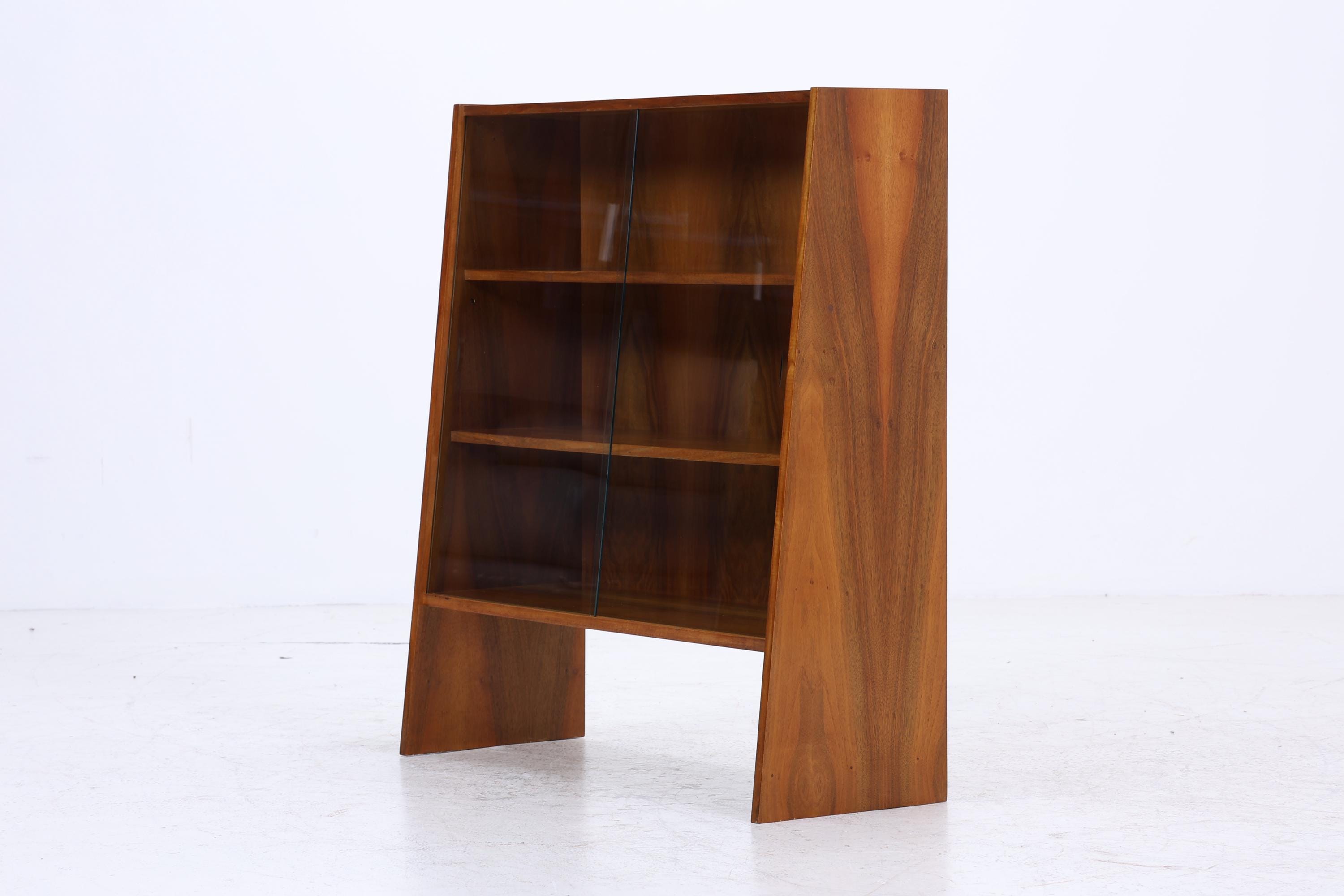 Kleines Vintage Nussbaum Bücherregal | Mid Century Vitrine | 60er Retro Holz Aufbewahrung