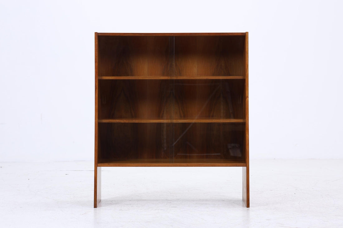 Kleines Vintage Nussbaum Bücherregal | Mid Century Vitrine | 60er Retro Holz Aufbewahrung