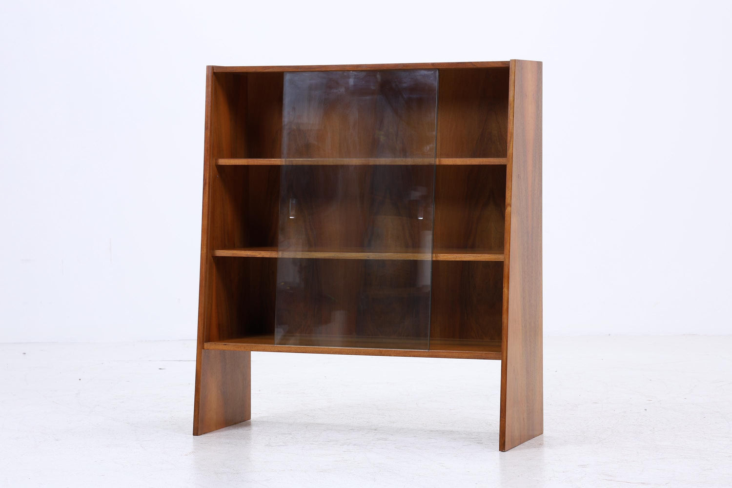 Kleines Vintage Nussbaum Bücherregal | Mid Century Vitrine | 60er Retro Holz Aufbewahrung