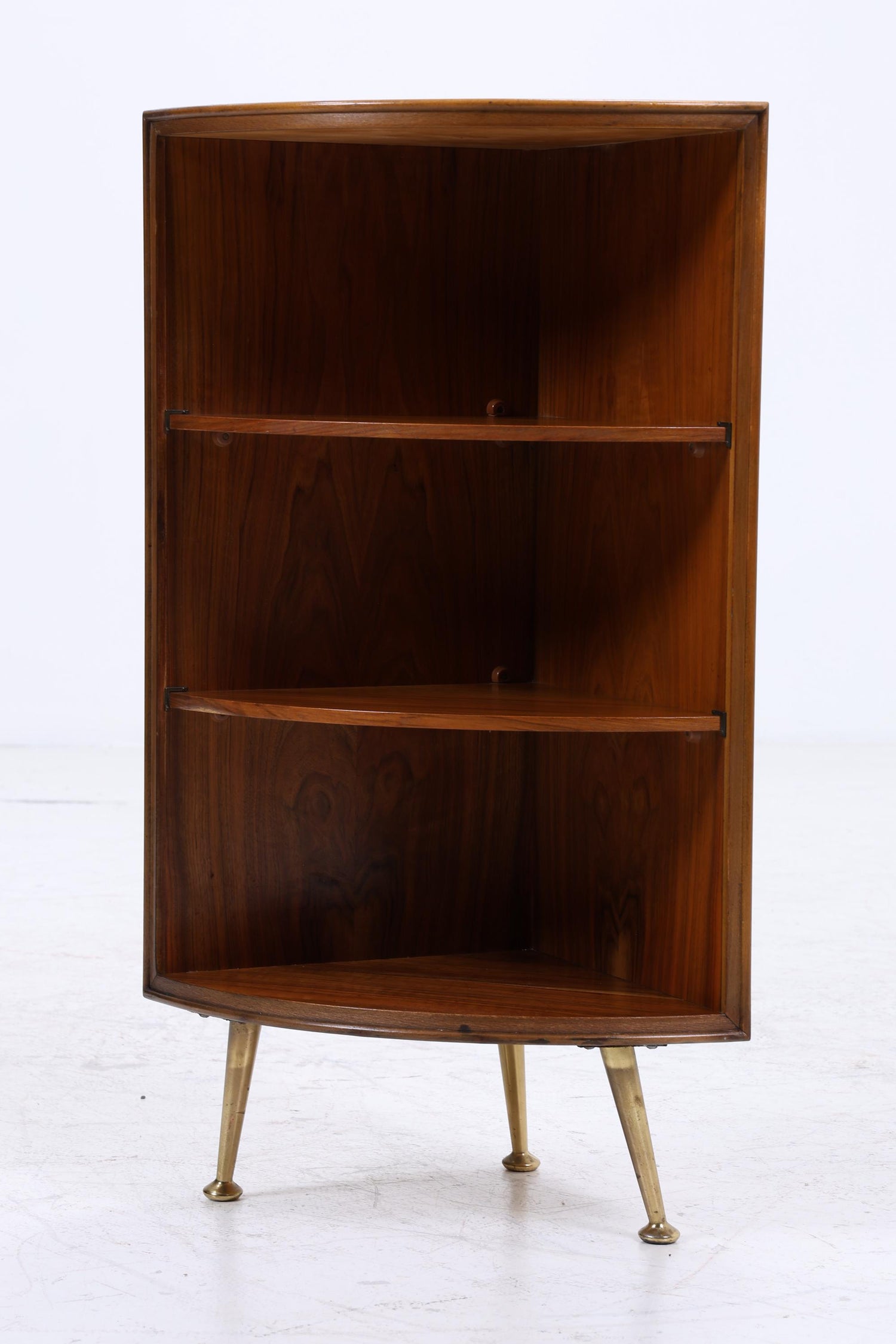 Mid Century Eckregal aus Holz mit Messingfüßen | Vintage Regal 60er Jahre