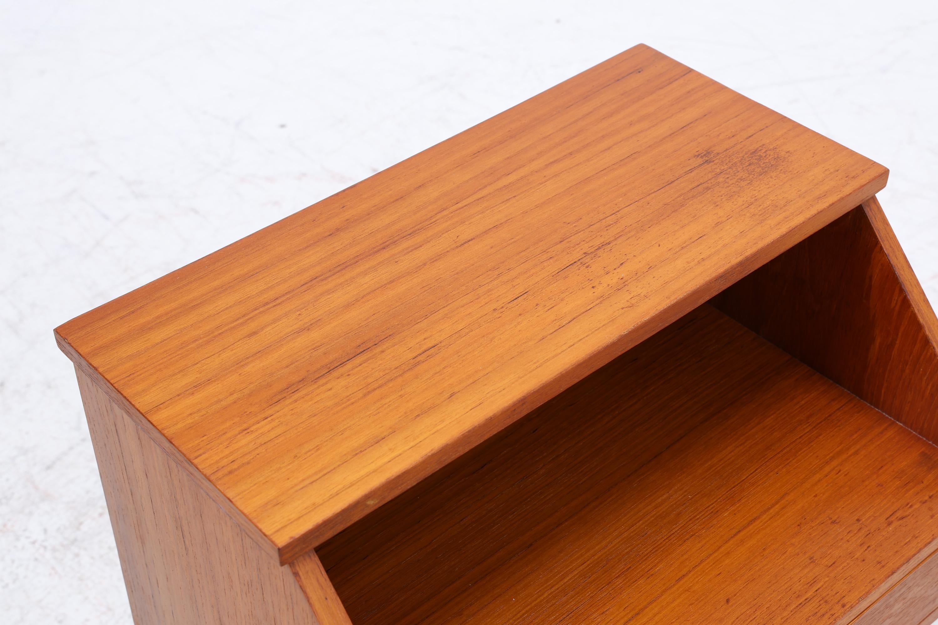 Vintage Teak Mini Kommode 60er Jahre | Danish Design Mid Century Holz Nachttisch mit Schubladen Aufbewahrung