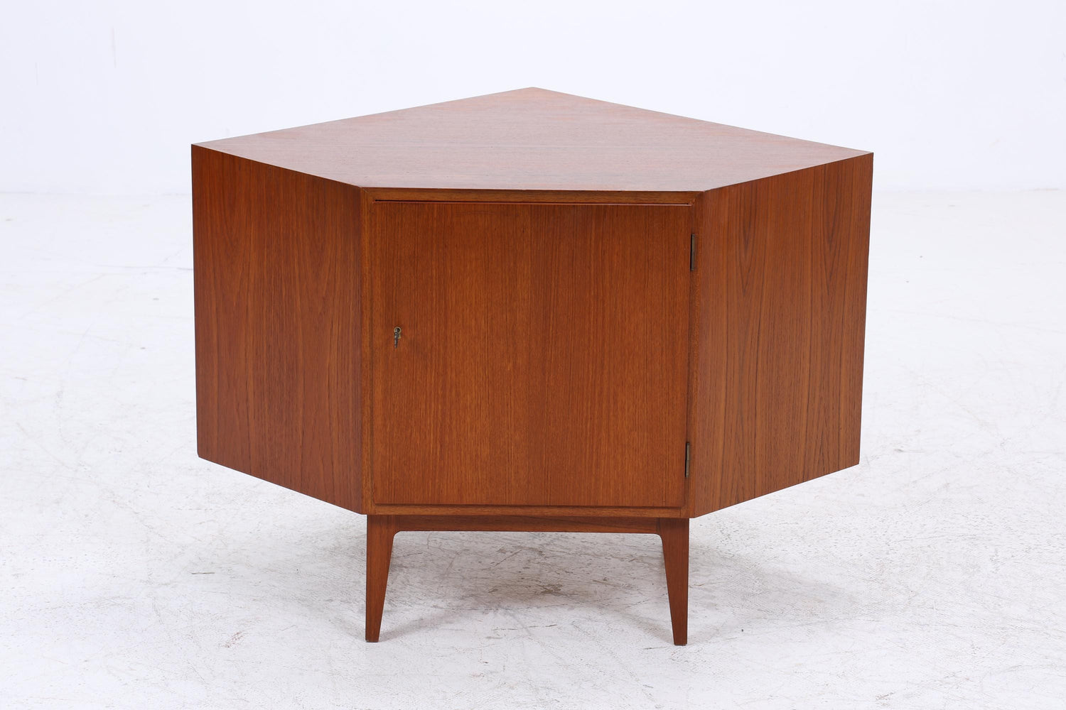 Teak Eckkommode | Vintage Mid Century | 1960er Design mit Tür und Regalboden