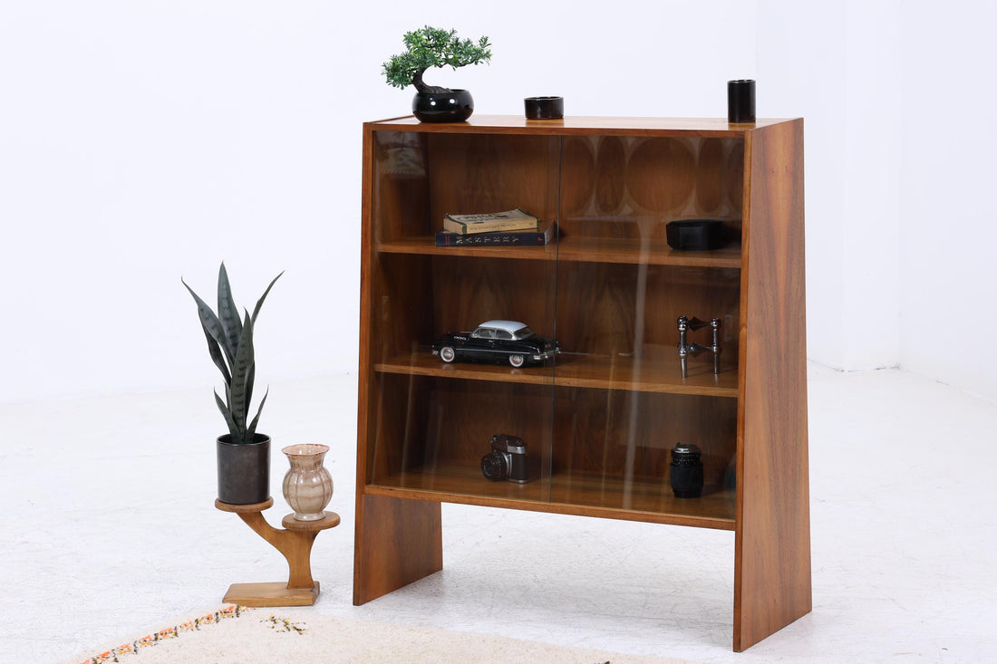Kleines Vintage Nussbaum Bücherregal | Mid Century Vitrine | 60er Retro Holz Aufbewahrung