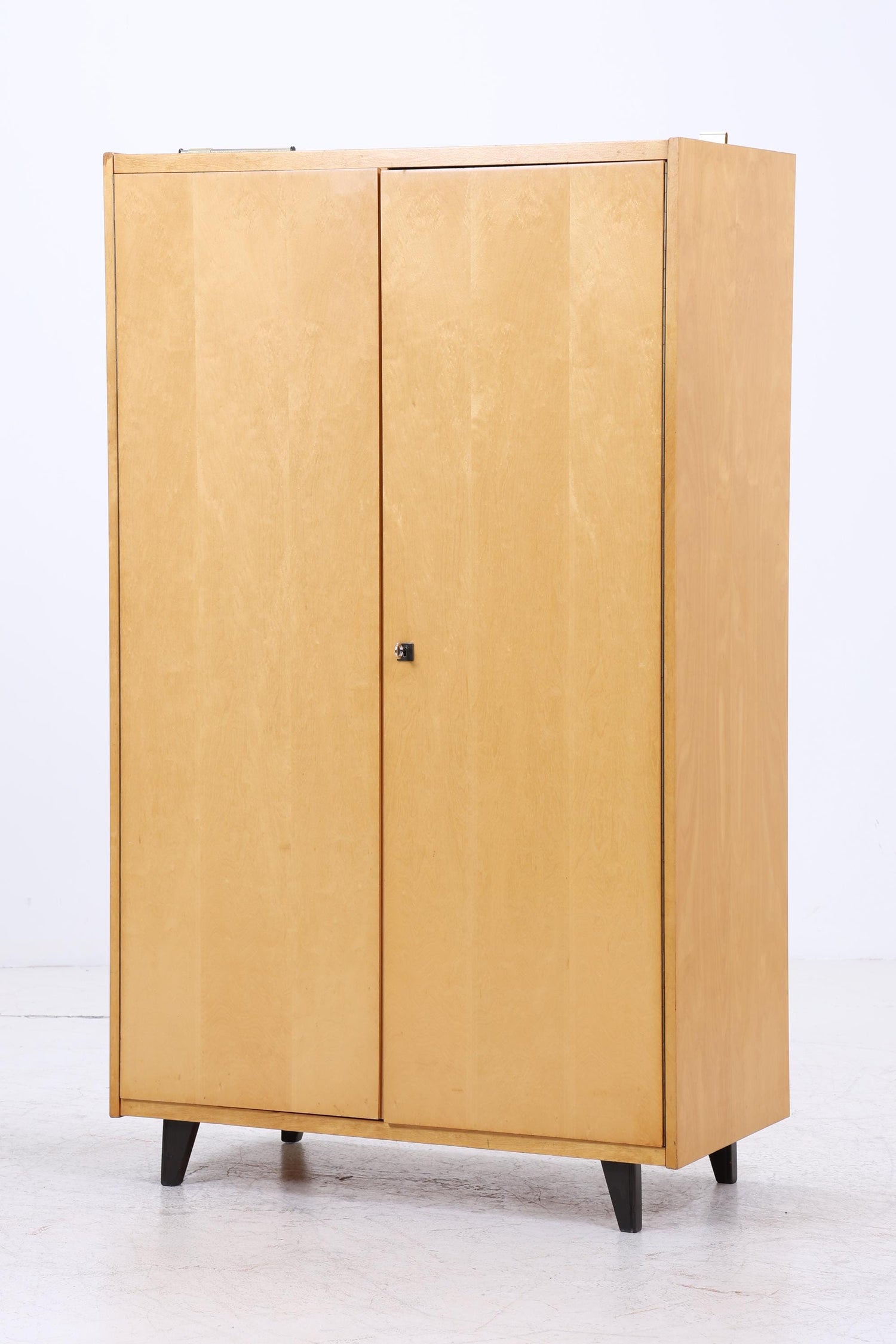 Vintage Kleiderschrank | Mid Century Wäscheschrank 2-türig | Kleiderstange &amp; Fächer | ausziehbare Kleiderstange