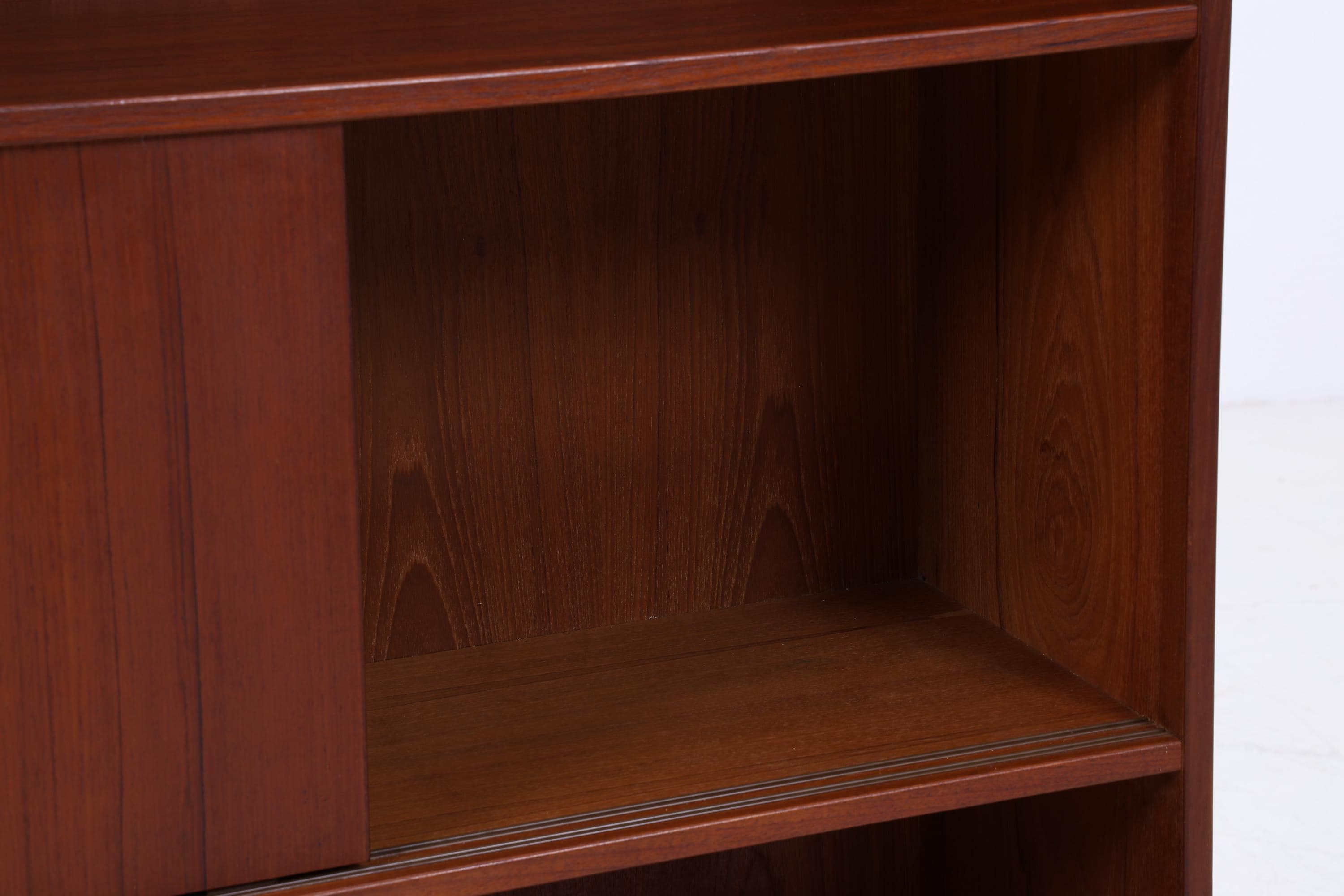 Vintage Teak Regal mit Schiebetüren | Mid Century Regal 60er Jahre | Bücherregal Holz