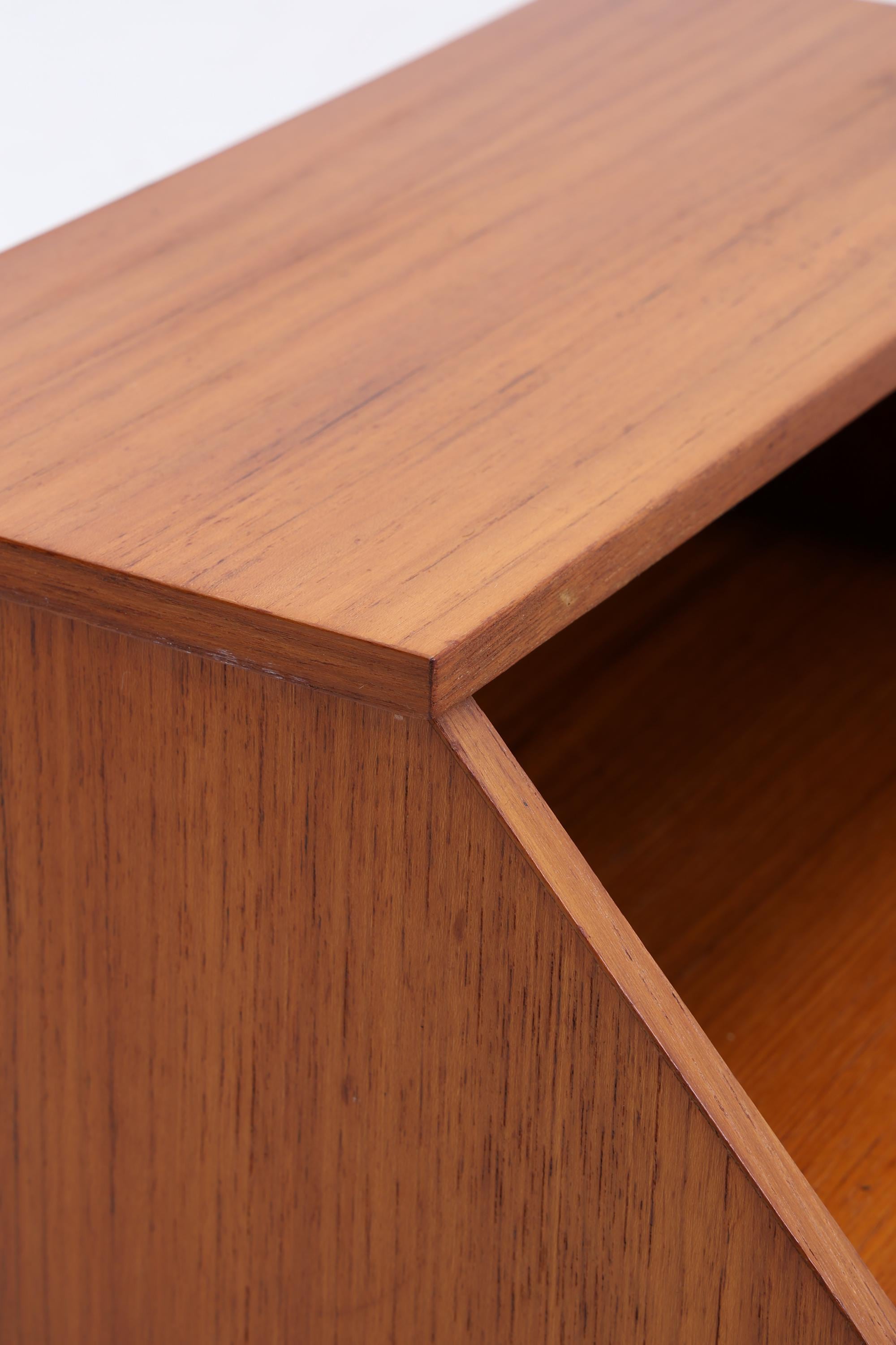 Vintage Teak Mini Kommode 60er Jahre | Danish Design Mid Century Holz Nachttisch mit Schubladen Aufbewahrung