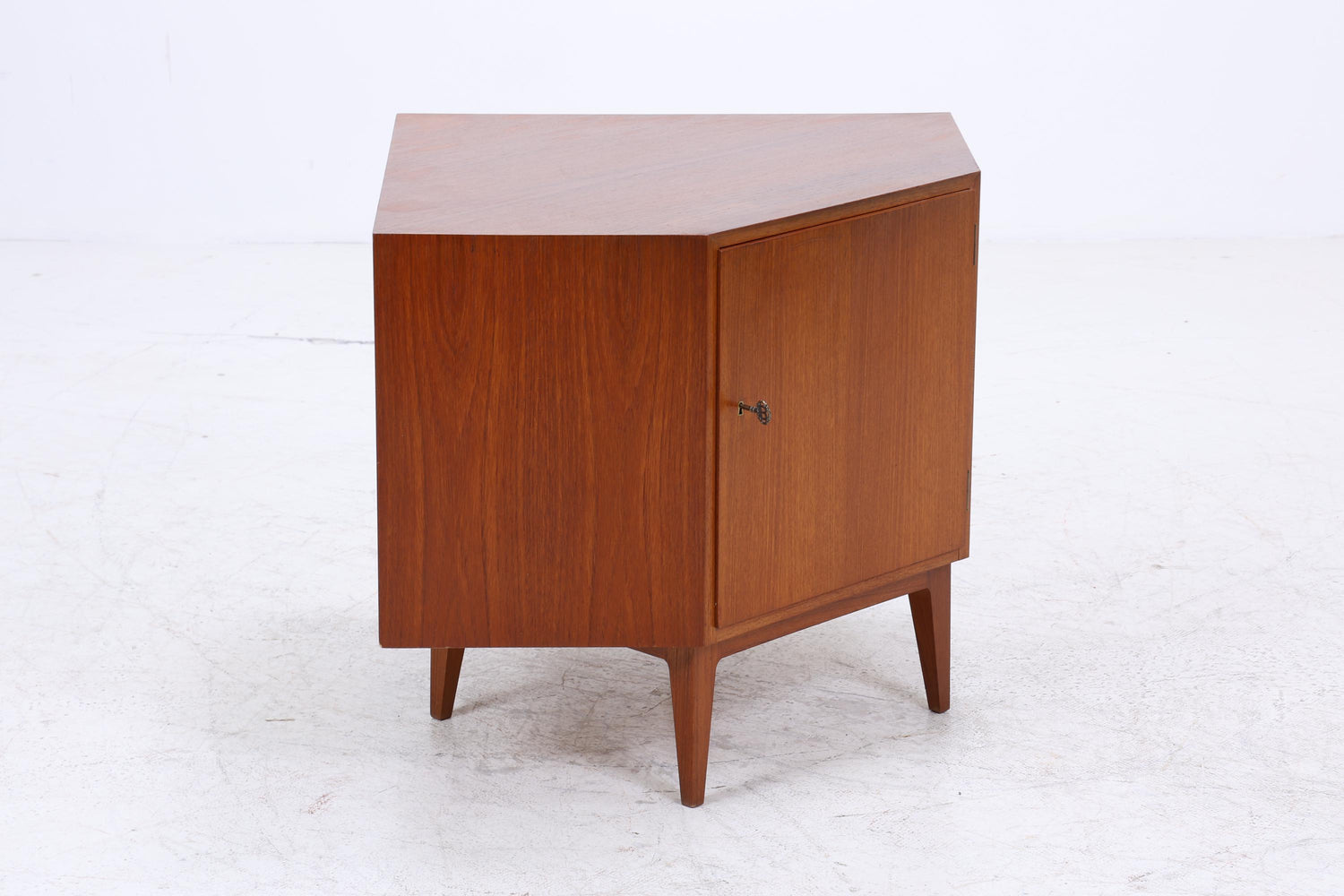 Teak Eckkommode | Vintage Mid Century | 1960er Design mit Tür und Regalboden