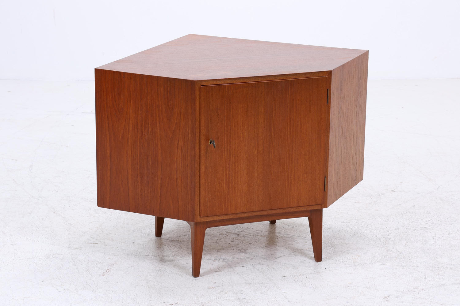 Teak Eckkommode | Vintage Mid Century | 1960er Design mit Tür und Regalboden