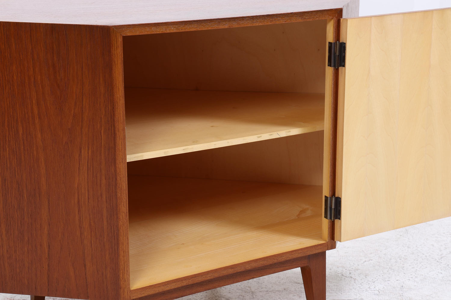 Teak Eckkommode | Vintage Mid Century | 1960er Design mit Tür und Regalboden
