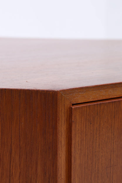 Teak Eckkommode | Vintage Mid Century | 1960er Design mit Tür und Regalboden
