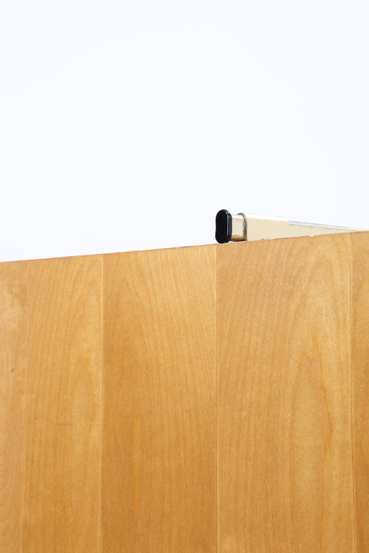 Vintage Kleiderschrank | Mid Century Wäscheschrank 2-türig | Kleiderstange &amp; Fächer | ausziehbare Kleiderstange