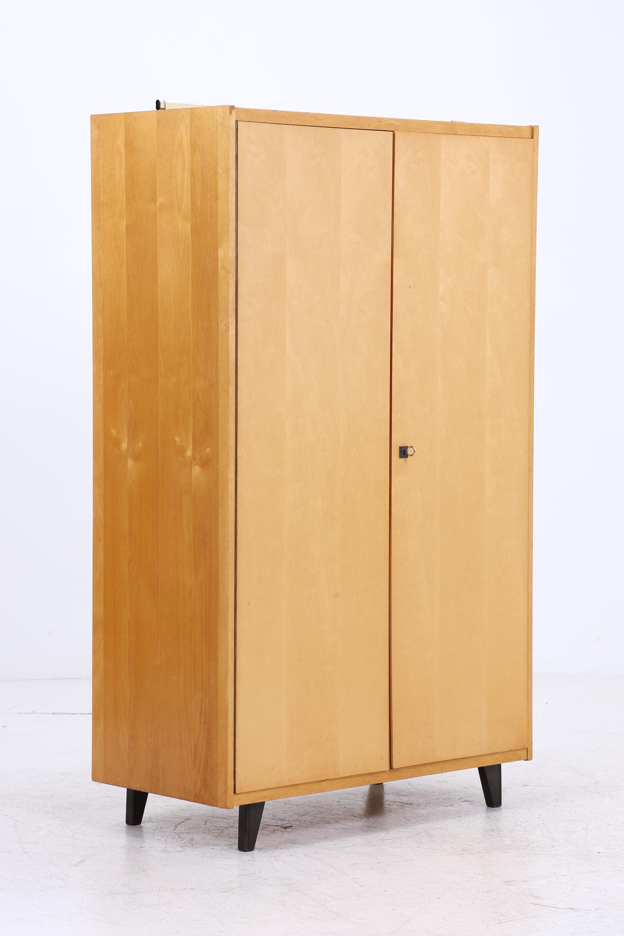 Vintage Kleiderschrank | Mid Century Wäscheschrank 2-türig | Kleiderstange &amp; Fächer | ausziehbare Kleiderstange