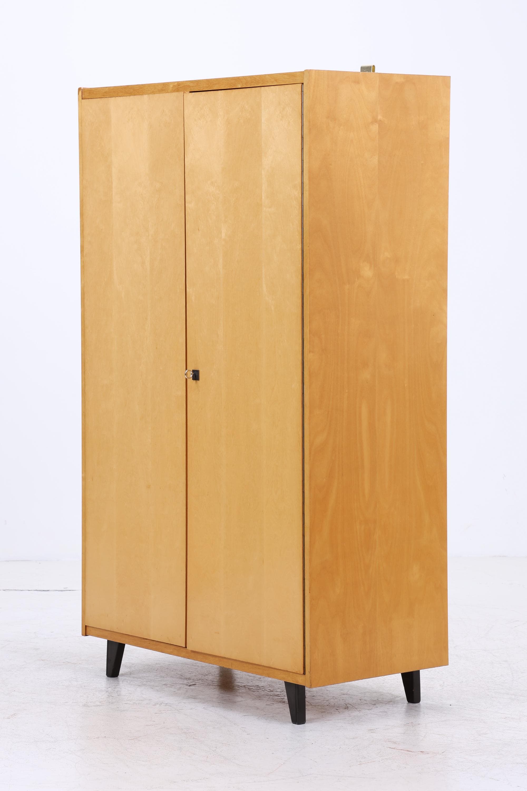 Vintage Kleiderschrank | Mid Century Wäscheschrank 2-türig | Kleiderstange &amp; Fächer | ausziehbare Kleiderstange