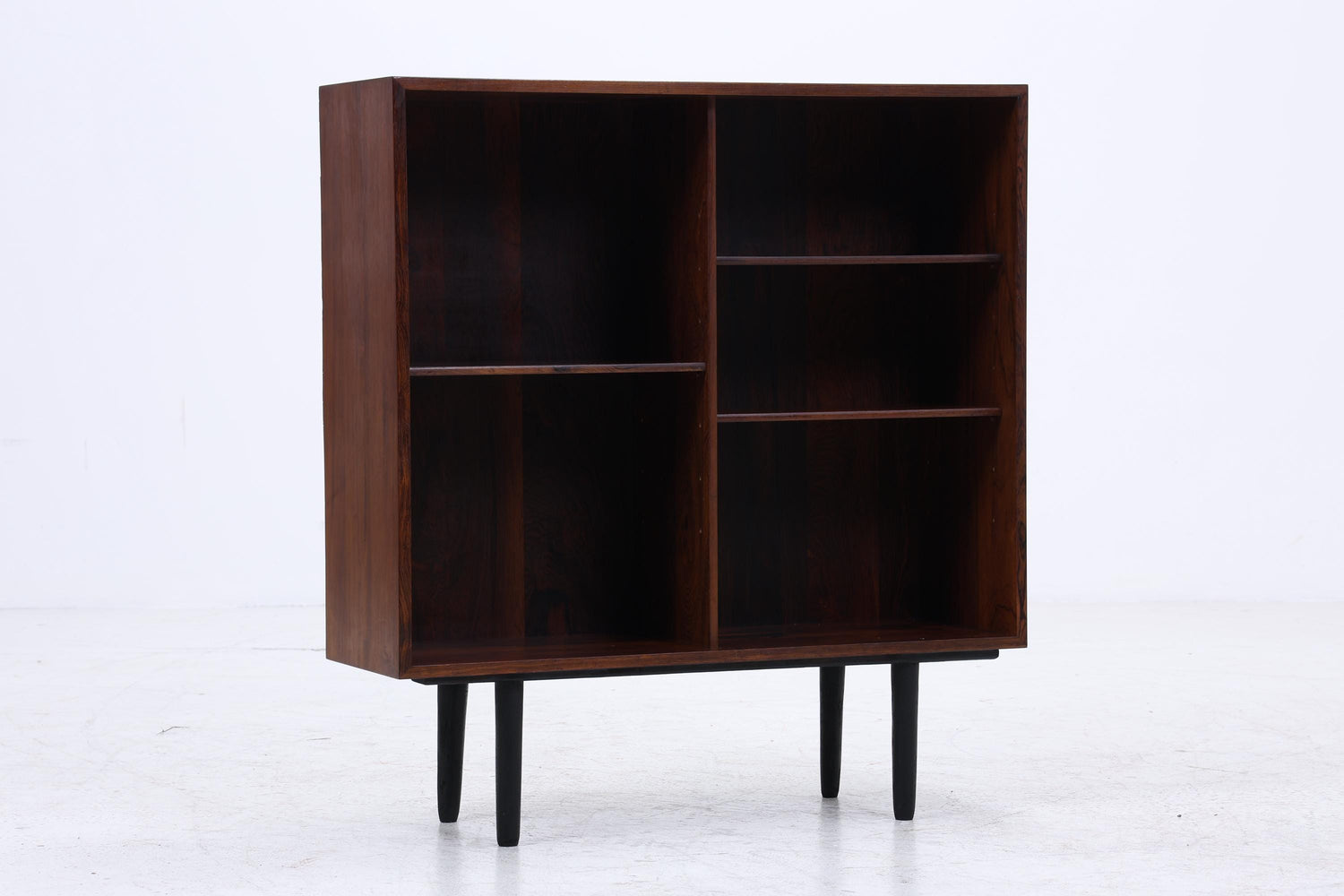 Vintage Palisander Regal | Mid-Century Bücherregal mit schwarzen Beinen | Skandinavisches Design 1960er