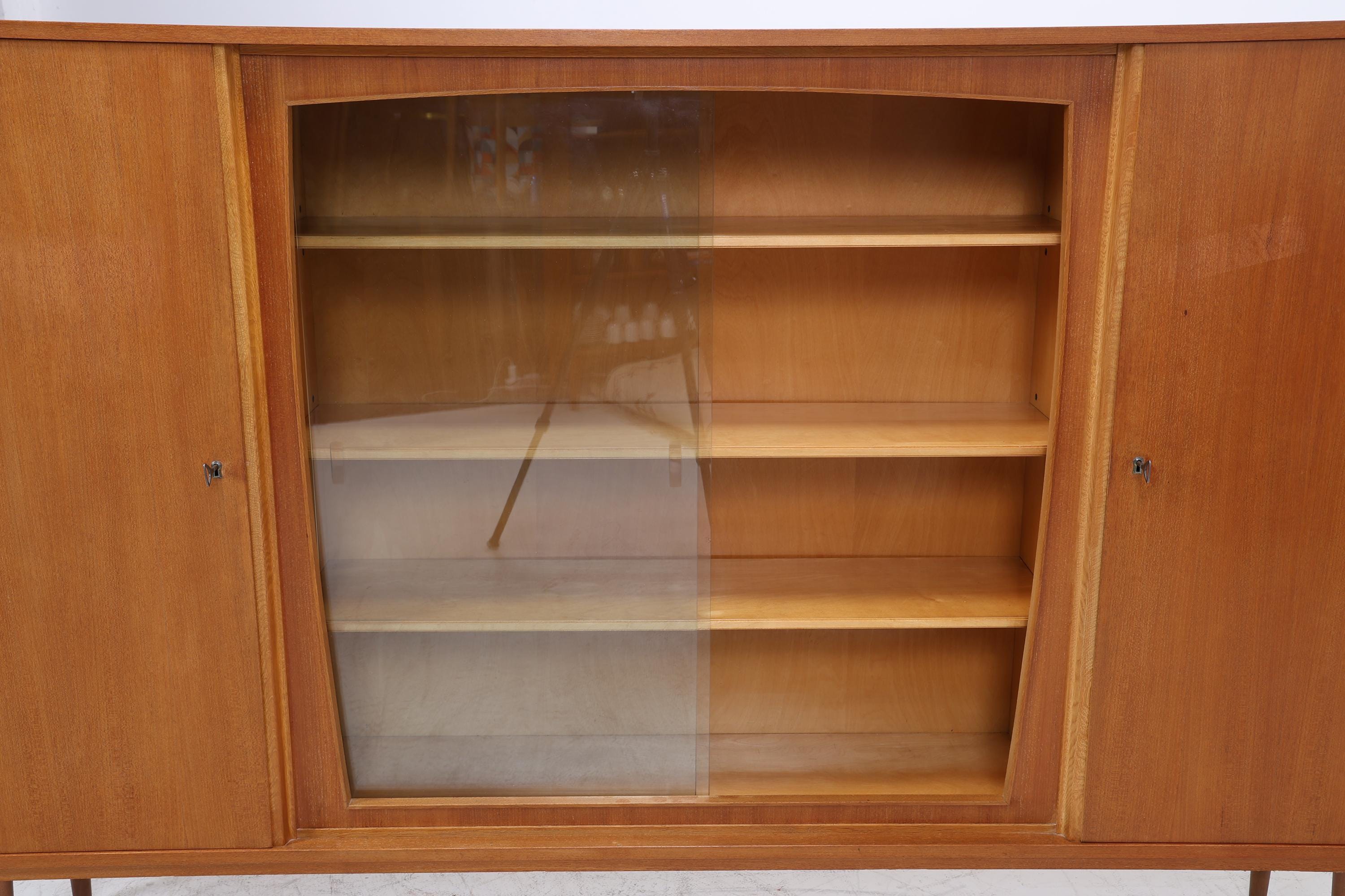 Vintage Vitrine aus den 60ern | Mid-Century Highboard mit Glas-Schiebetüren