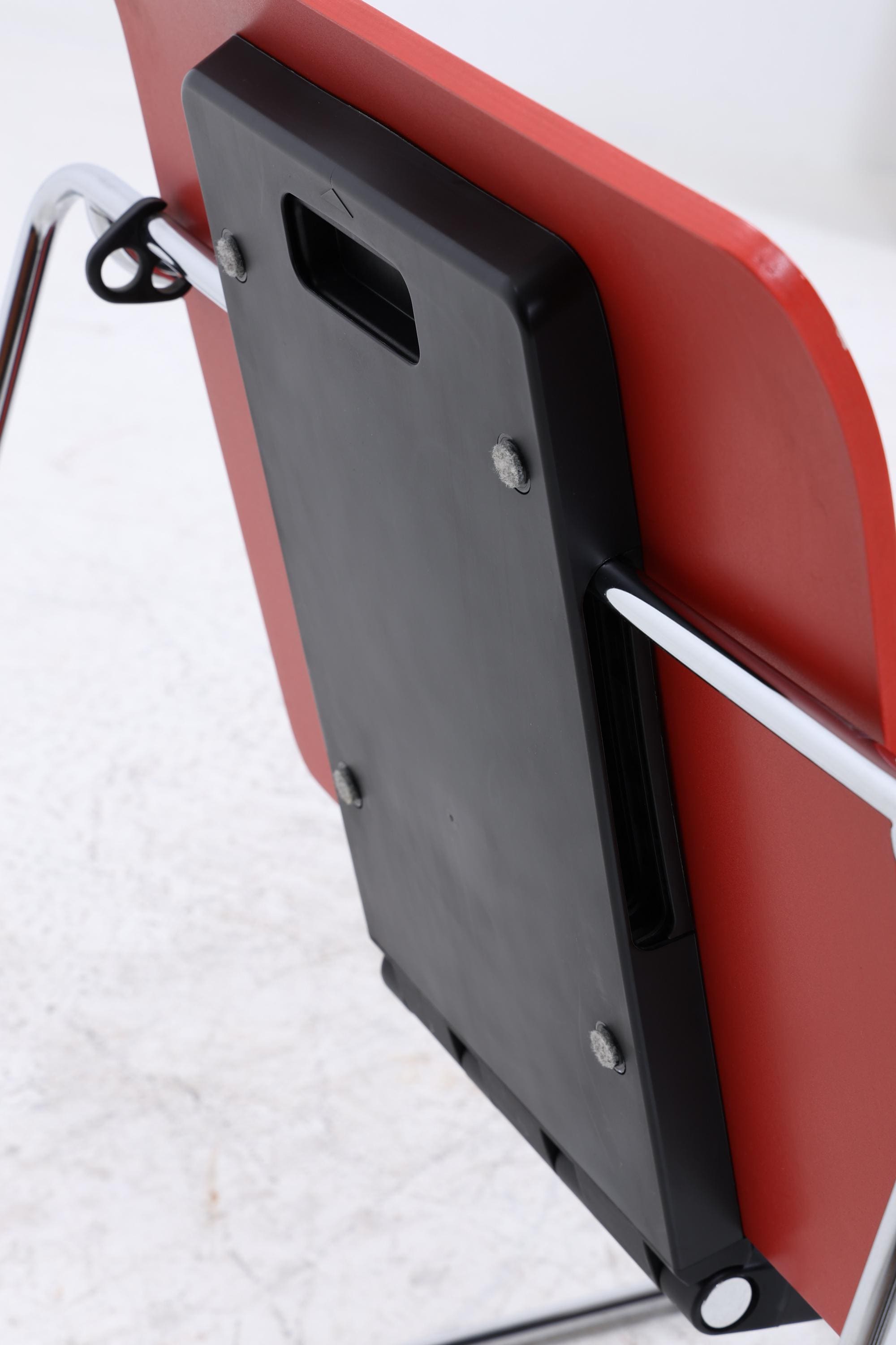 Vintage Stuhl Designklassiker | Ilian Milinov für ORT | Moderner Multifunktionsstuhl Tisch Rot Schwarz