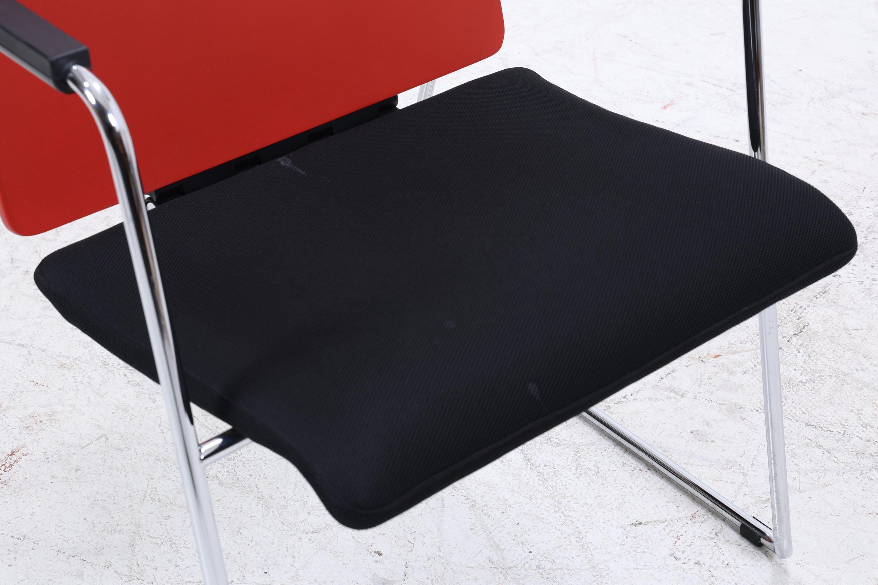 Vintage Stuhl Designklassiker | Ilian Milinov für ORT | Moderner Multifunktionsstuhl Tisch Rot Schwarz