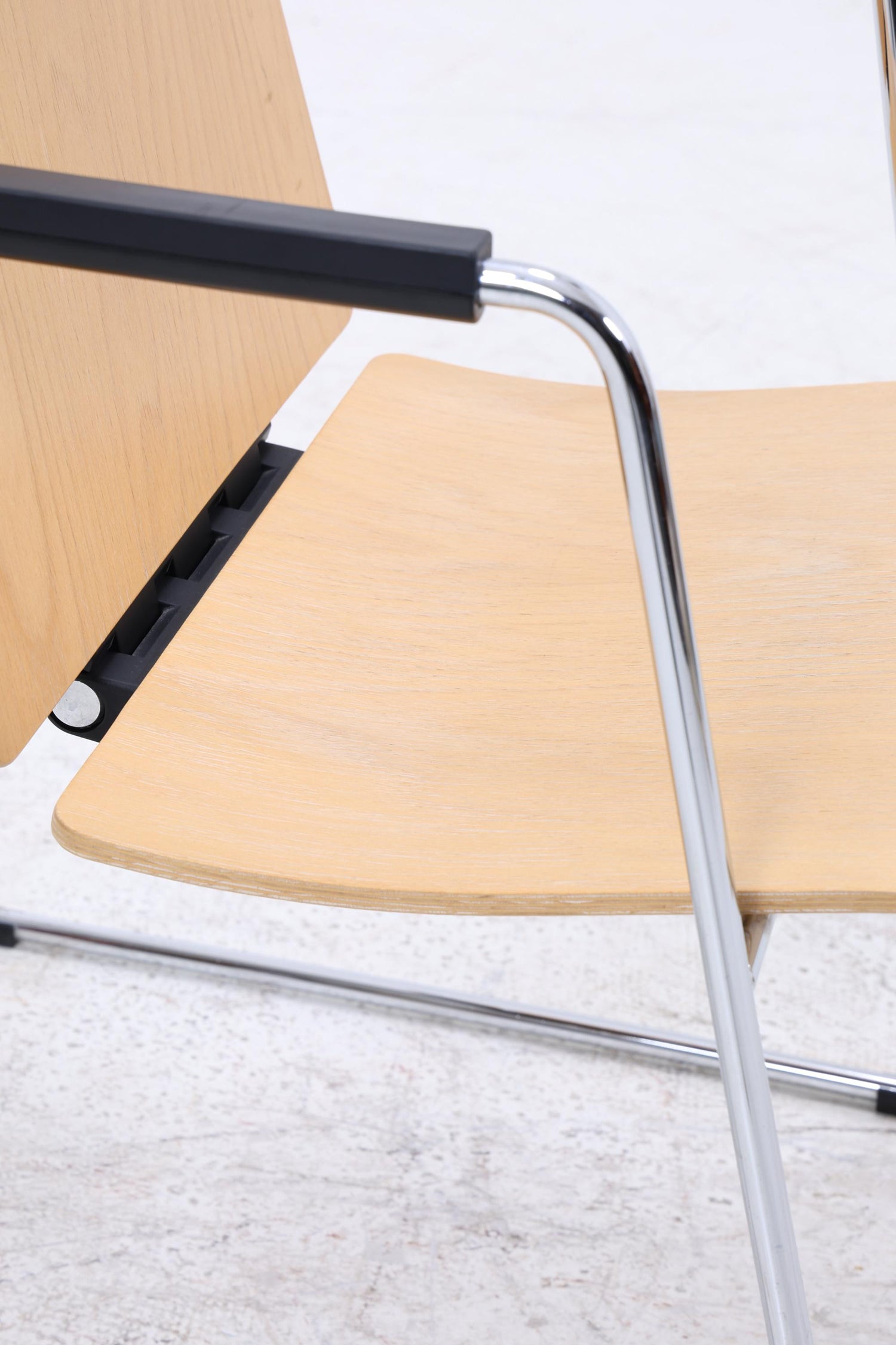 Vintage Stuhl Designklassiker | Ilian Milinov für ORT | Moderner Multifunktionsstuhl Tisch