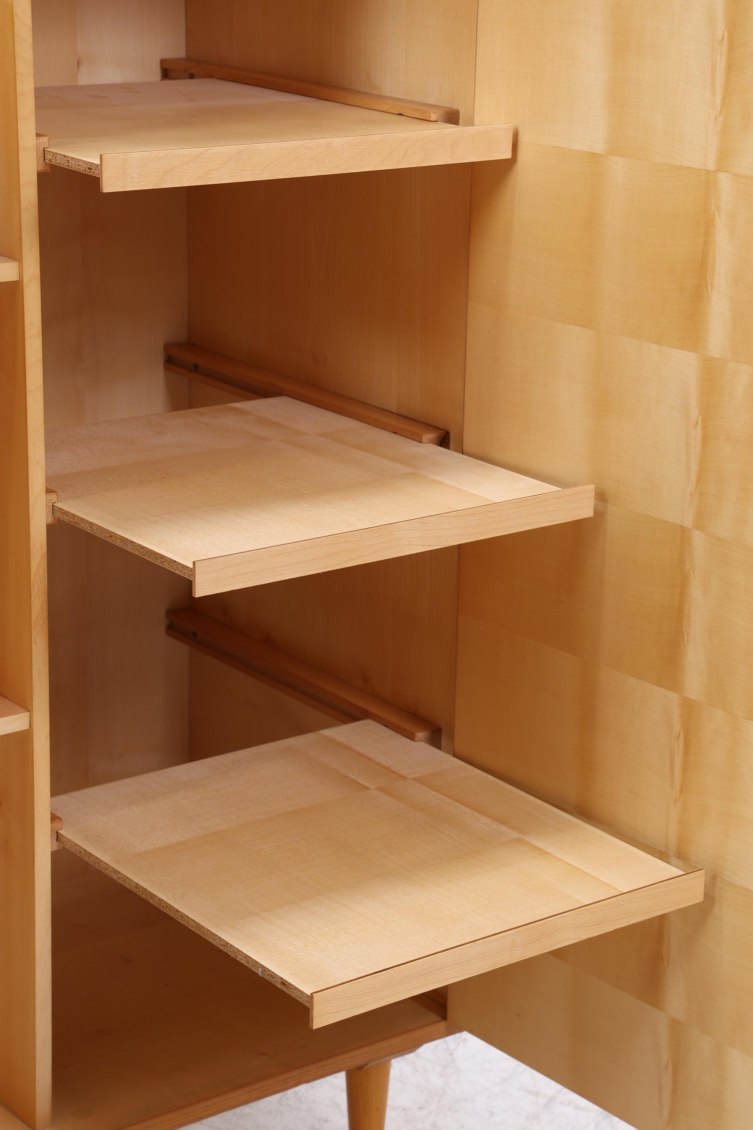 Vintage Wäscheschrank | Mid-Century Kleiderschrank 60er Jahre Design