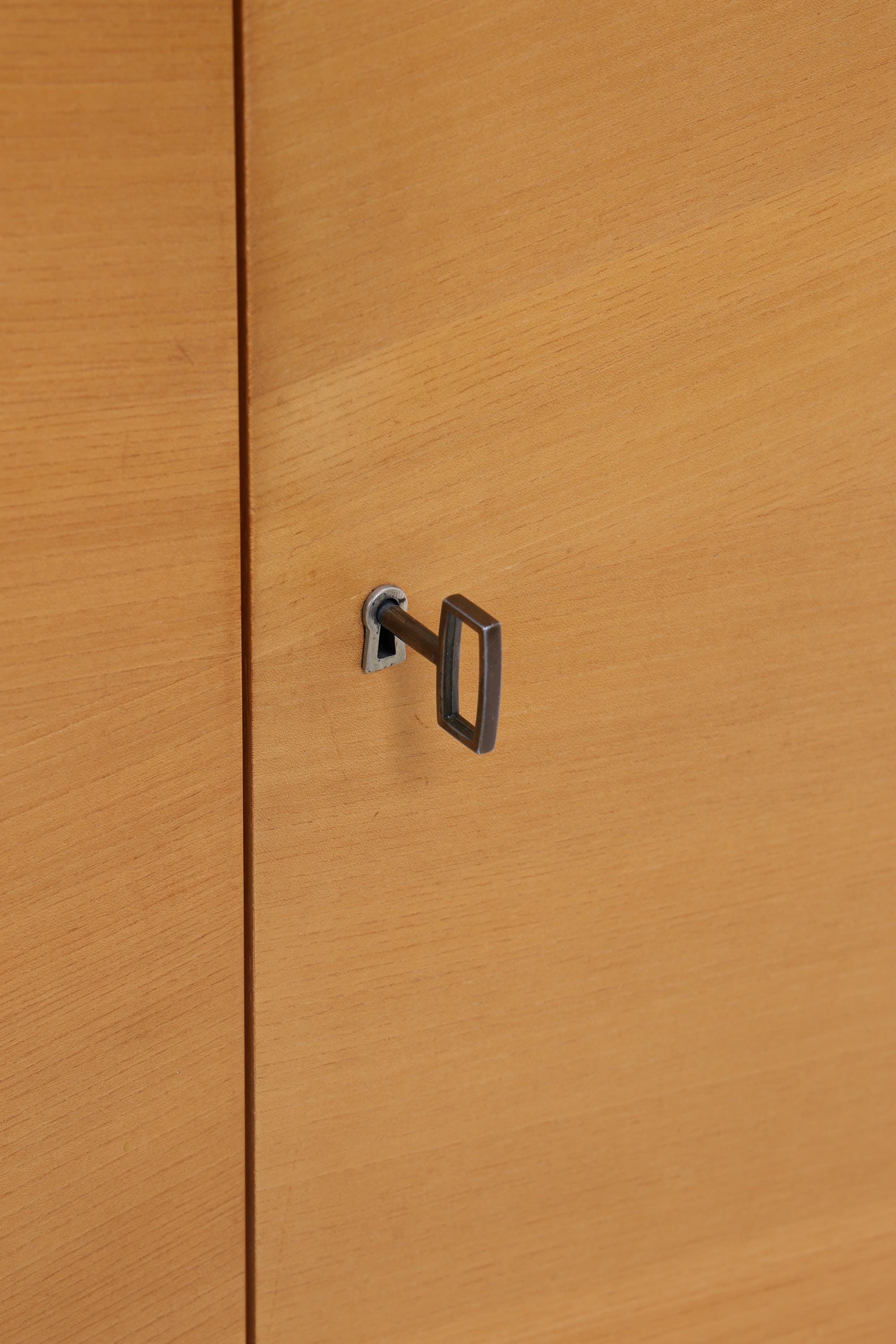 Vintage Wäscheschrank | Mid-Century Kleiderschrank 60er Jahre Design