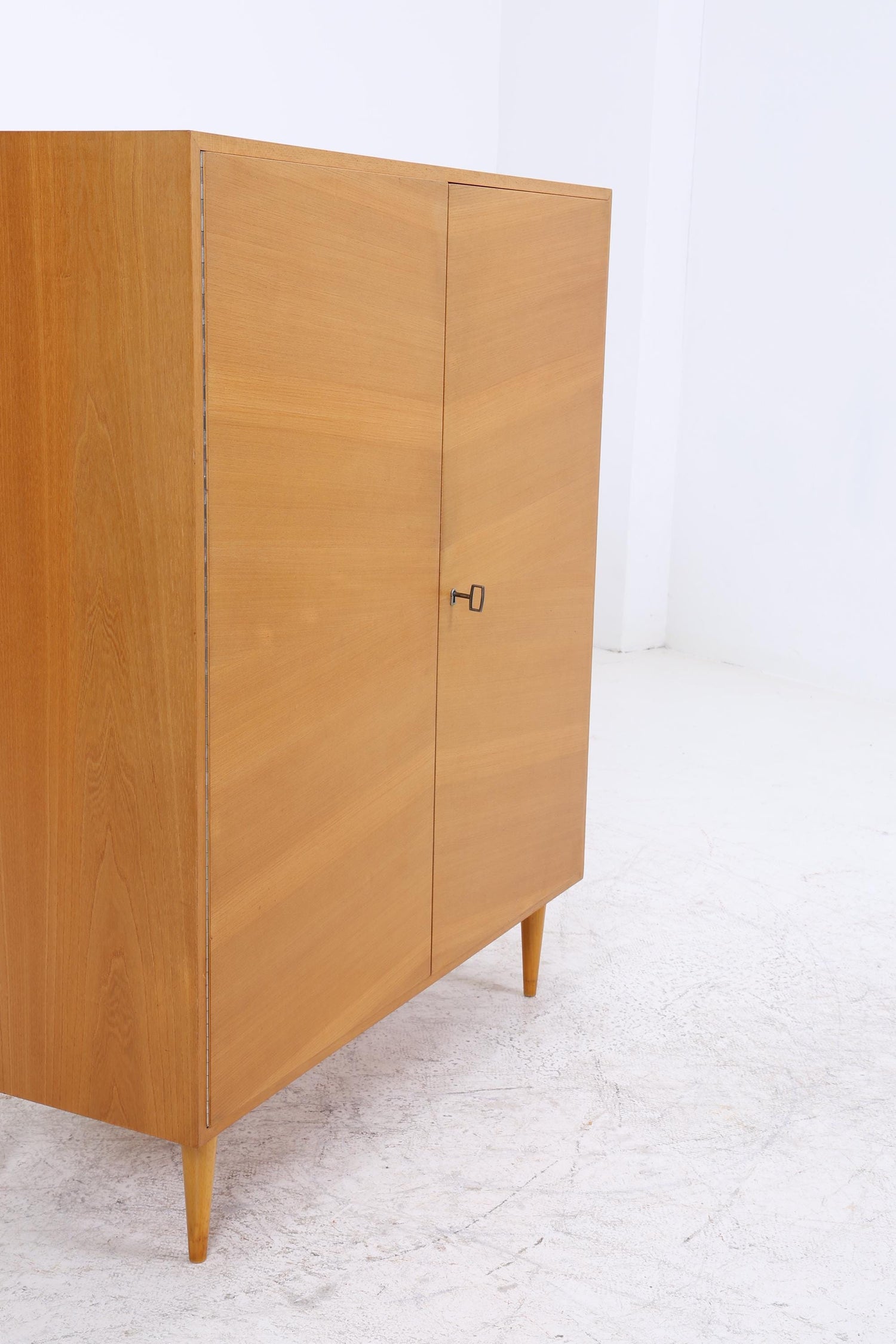 Vintage Wäscheschrank | Mid-Century Kleiderschrank 60er Jahre Design