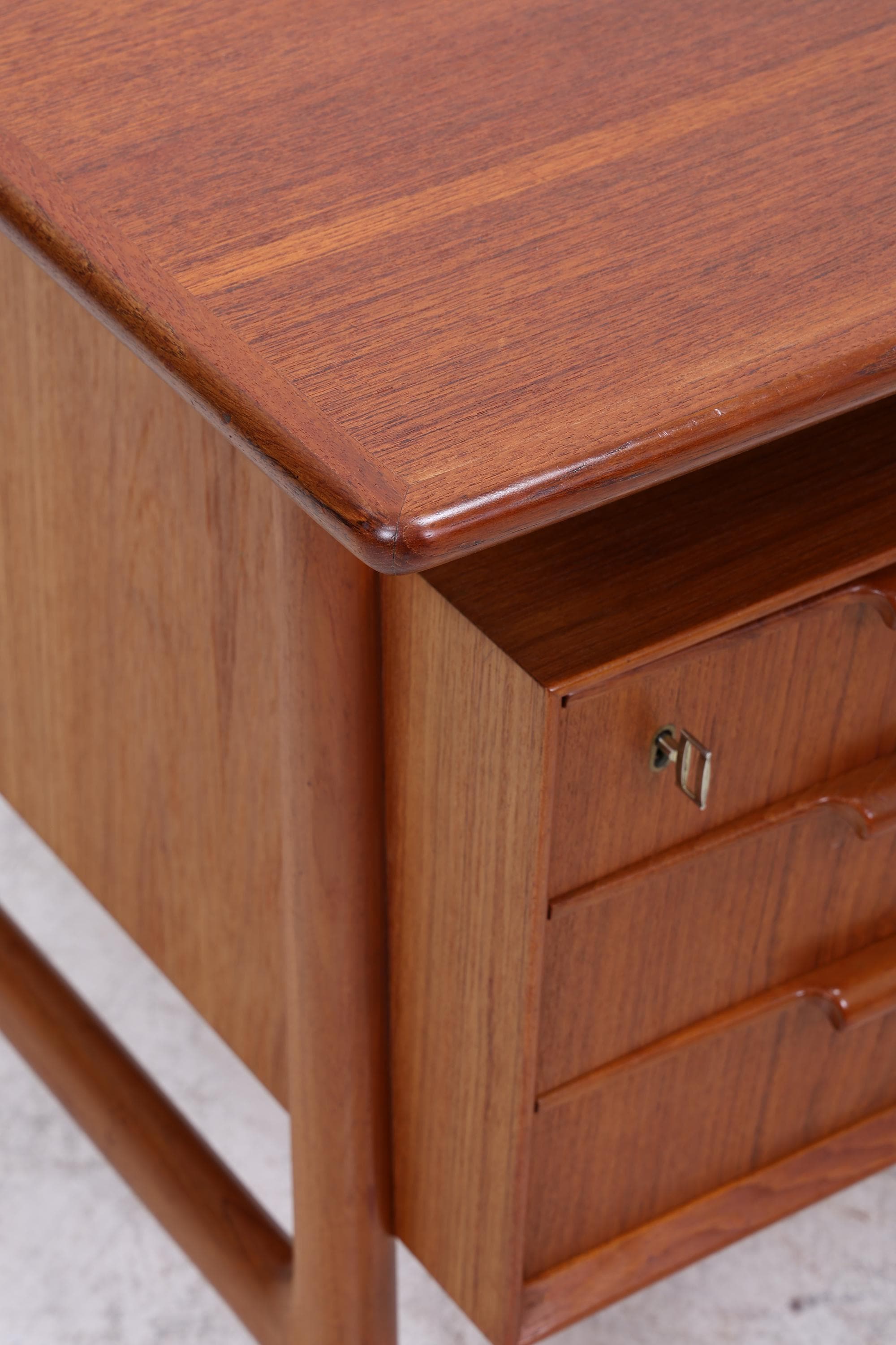 Vintage Teak Schreibtisch von Gunni Omann für Omann Jun "Modell 75" | Mid-Century freistehender Büro Tisch Danish Design