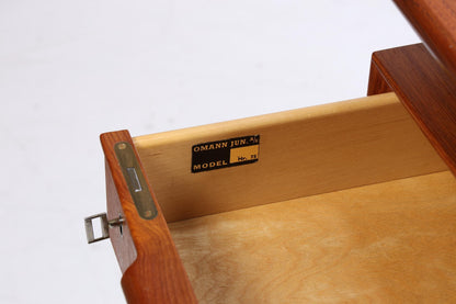 Vintage Teak Schreibtisch von Gunni Omann für Omann Jun "Modell 75" | Mid-Century freistehender Büro Tisch Danish Design