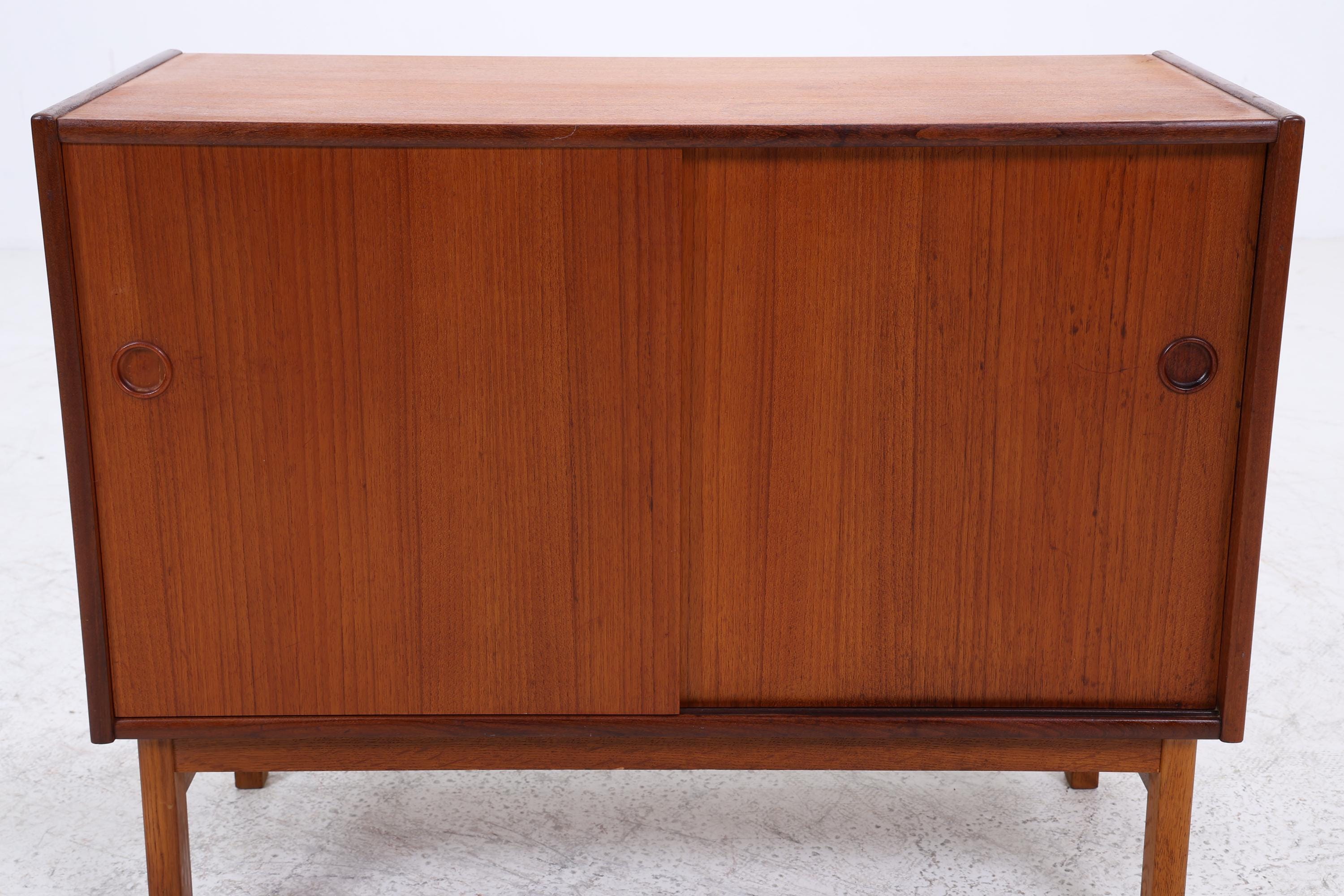 Vintage Teak Kommode mit Schiebetüren | Mid-Century Schrank Danish Modern