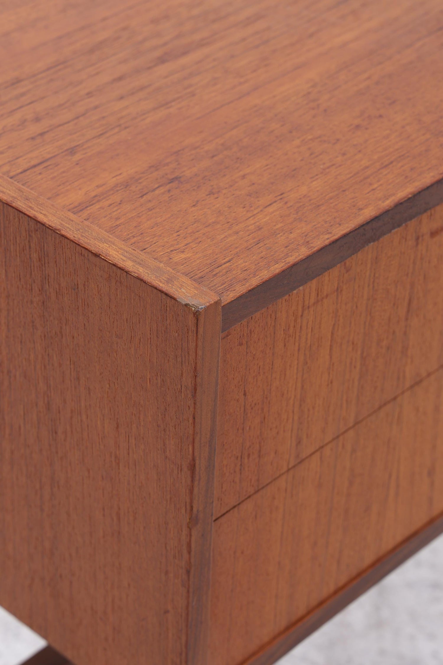 Vintage Teak Mini Kommode 60er Jahre | Danish Design Mid Century Holz Nachttisch mit Schubladen Aufbewahrung