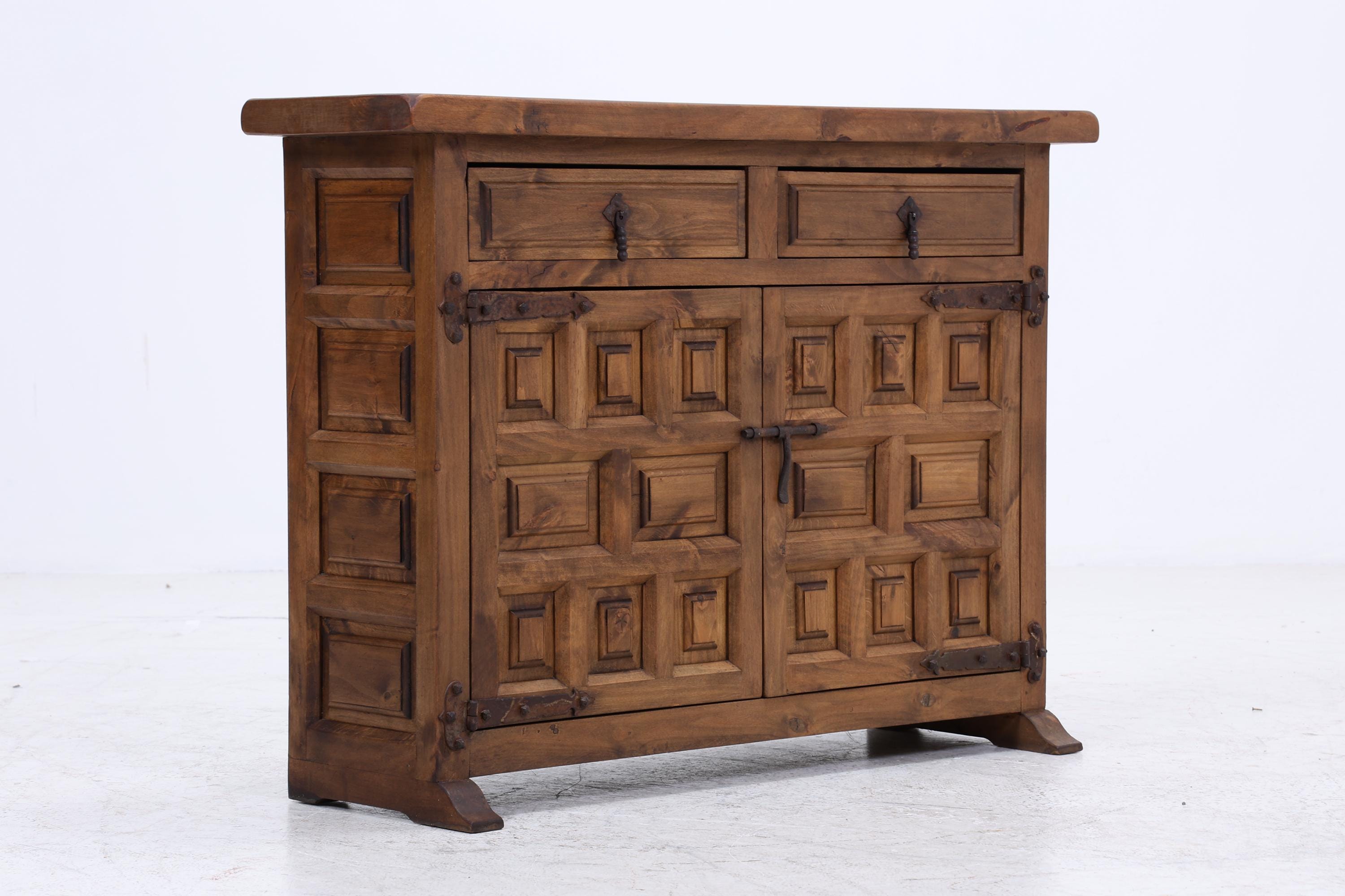 Barock Nussbaum Kommode | Spanischer Landhaus Stil mit Eisenbeschlägen