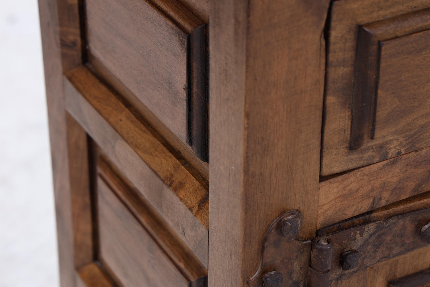 Barock Nussbaum Kommode | Spanischer Landhaus Stil mit Eisenbeschlägen