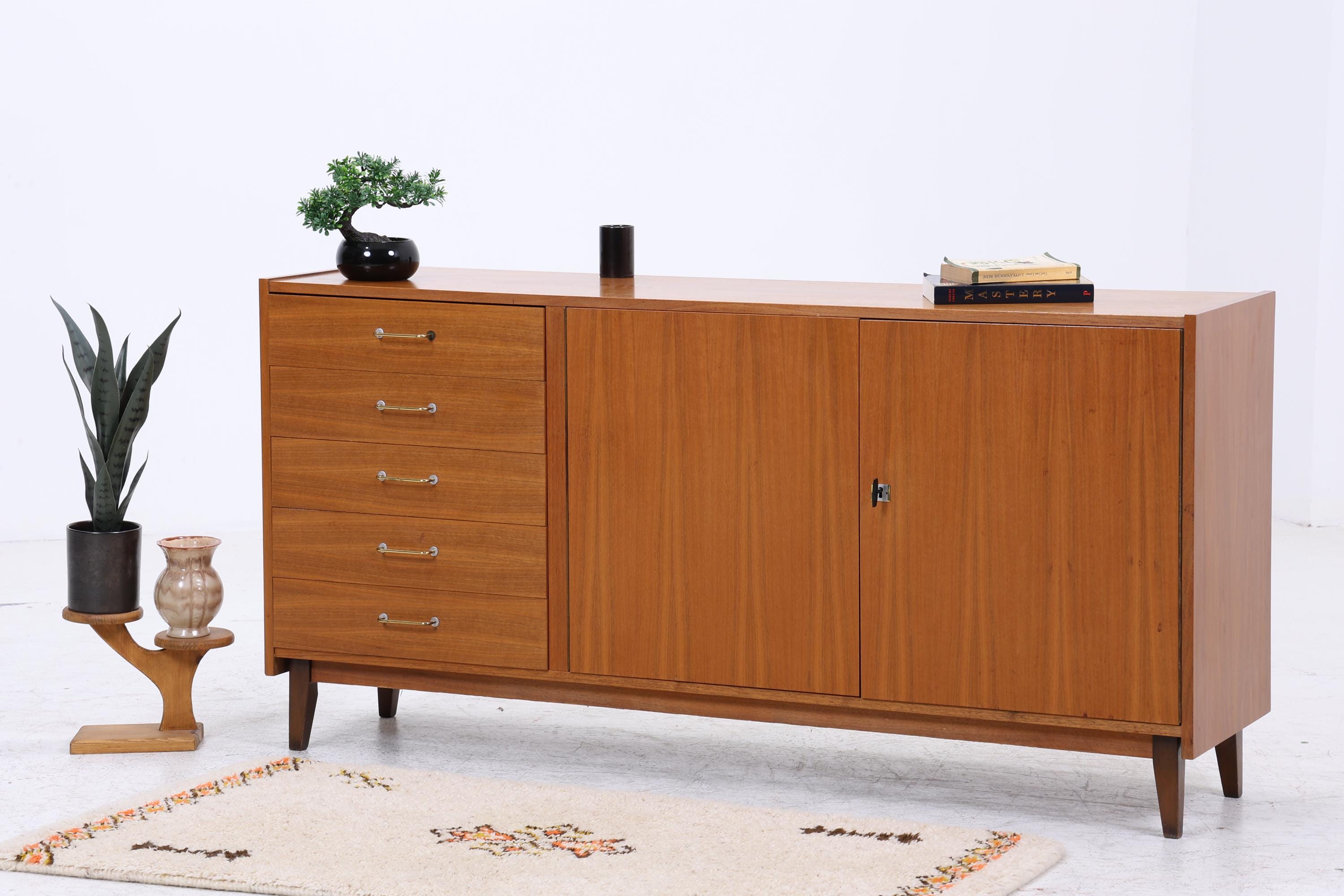 Vintage Nussbaum Sideboard 60er Jahre | Mid Century Schrank 70er