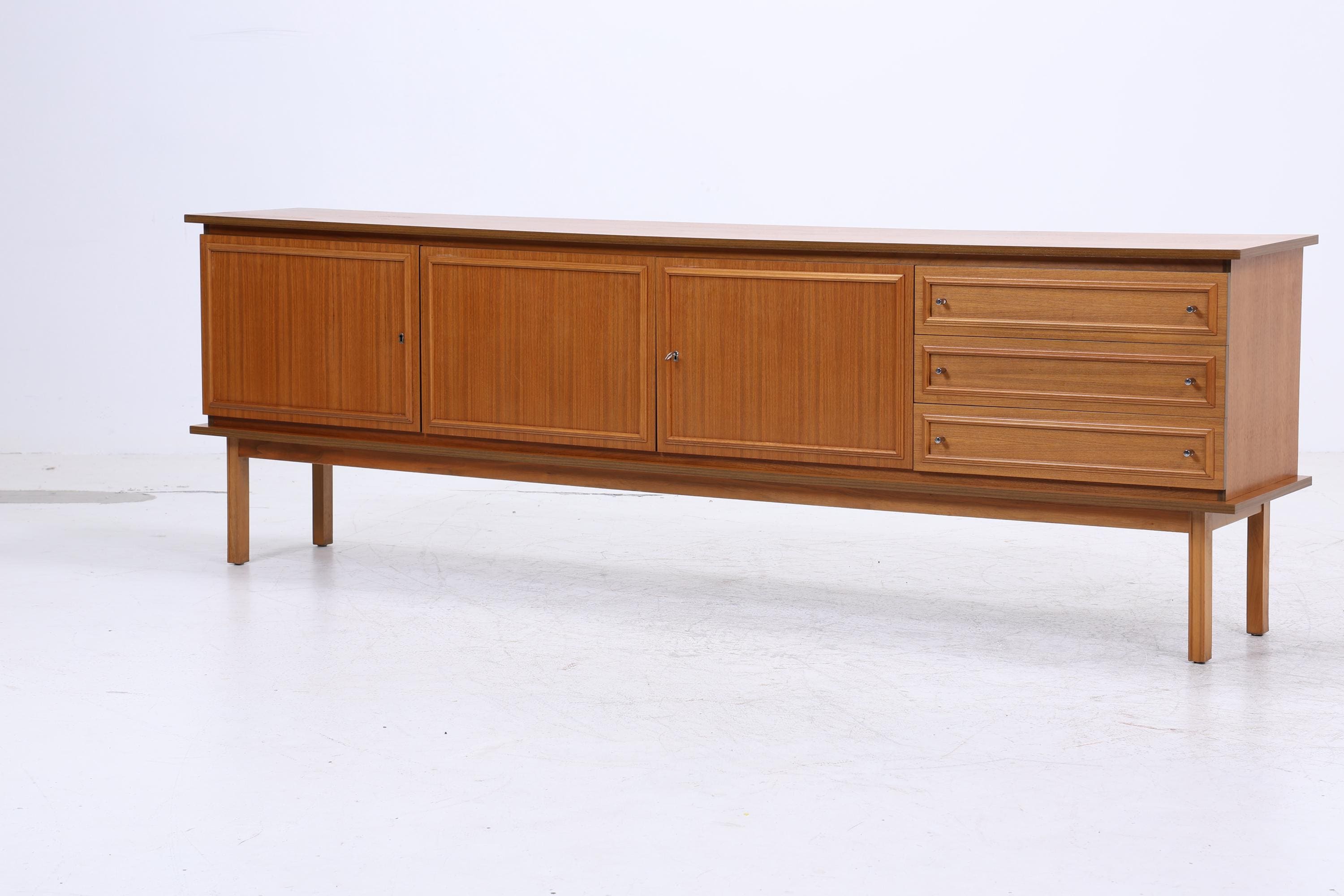 Vintage Nussbaum Sideboard 60er Jahre | Mid Century Schrank 70er