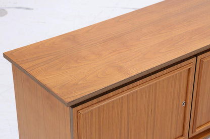 Vintage Nussbaum Sideboard 60er Jahre | Mid Century Schrank 70er