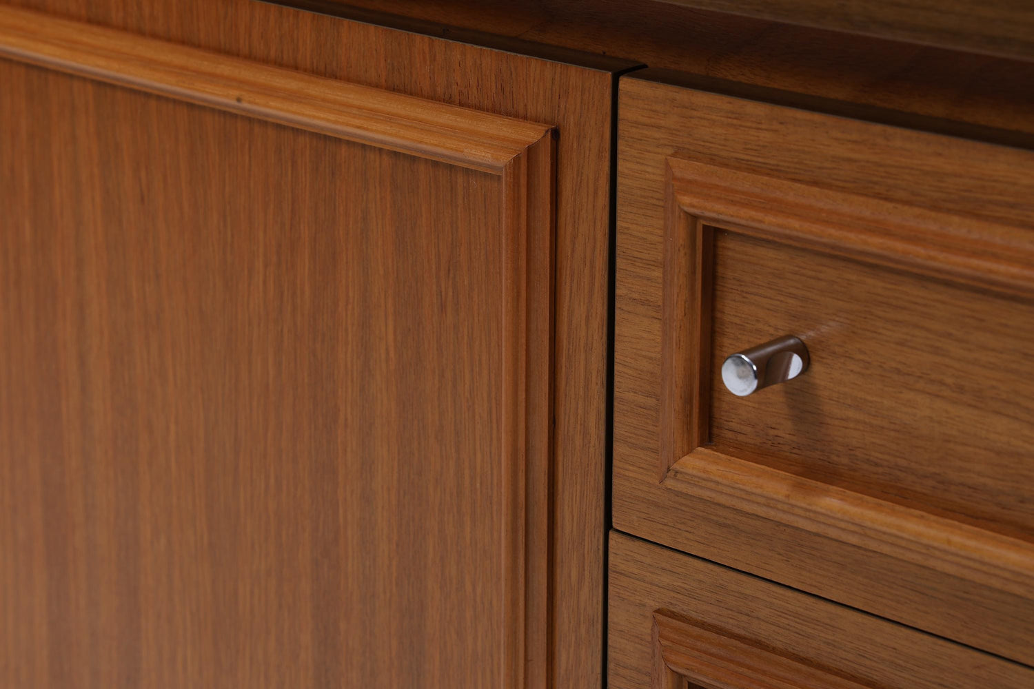Vintage Nussbaum Sideboard 60er Jahre | Mid Century Schrank 70er