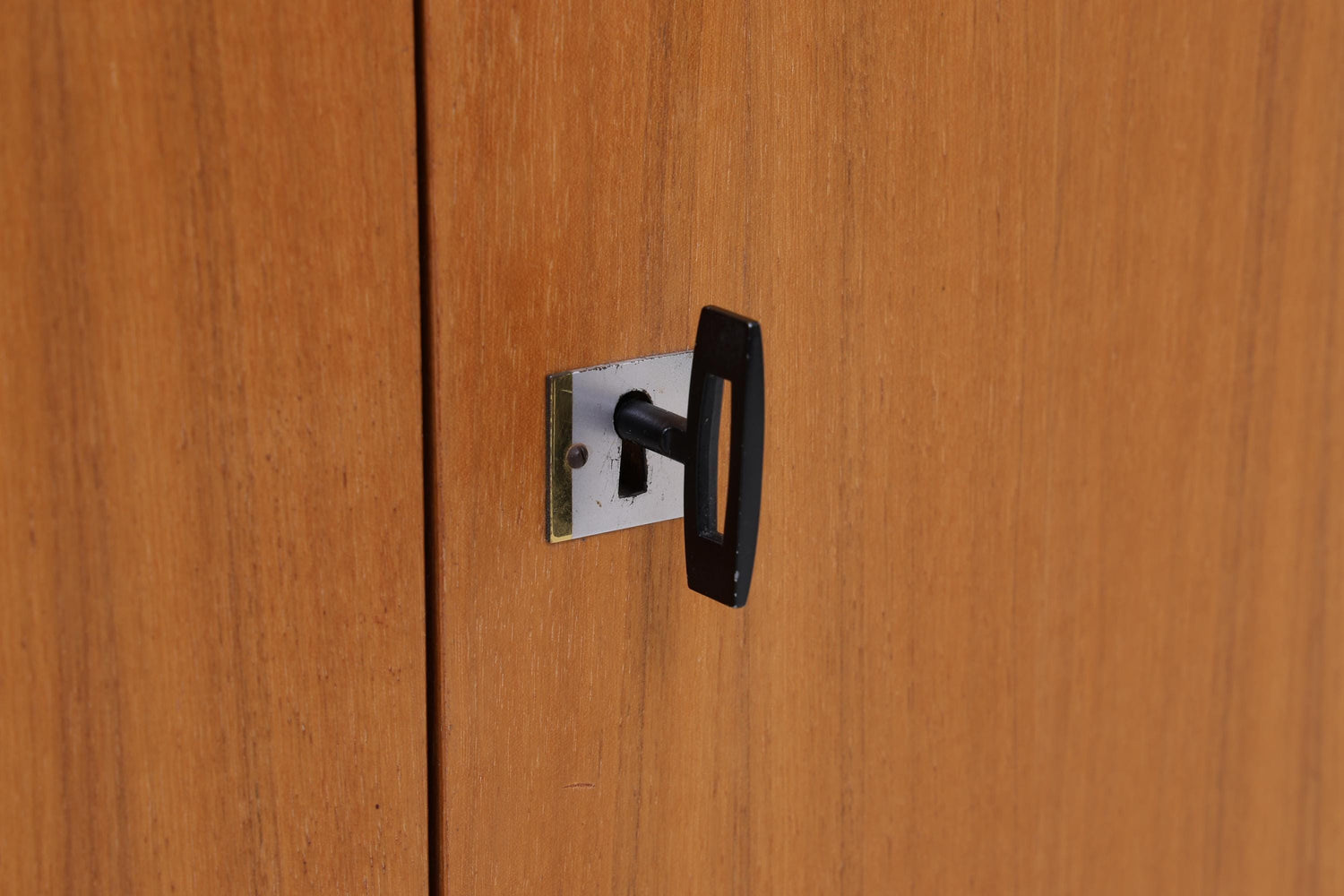 Vintage Nussbaum Sideboard 60er Jahre | Mid Century Schrank 70er