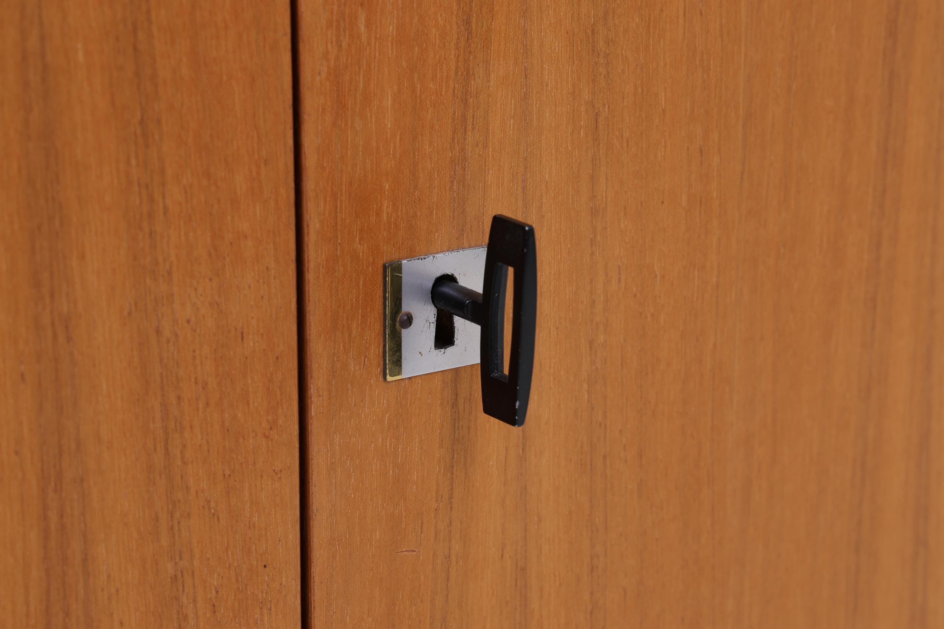 Vintage Nussbaum Sideboard 60er Jahre | Mid Century Schrank 70er