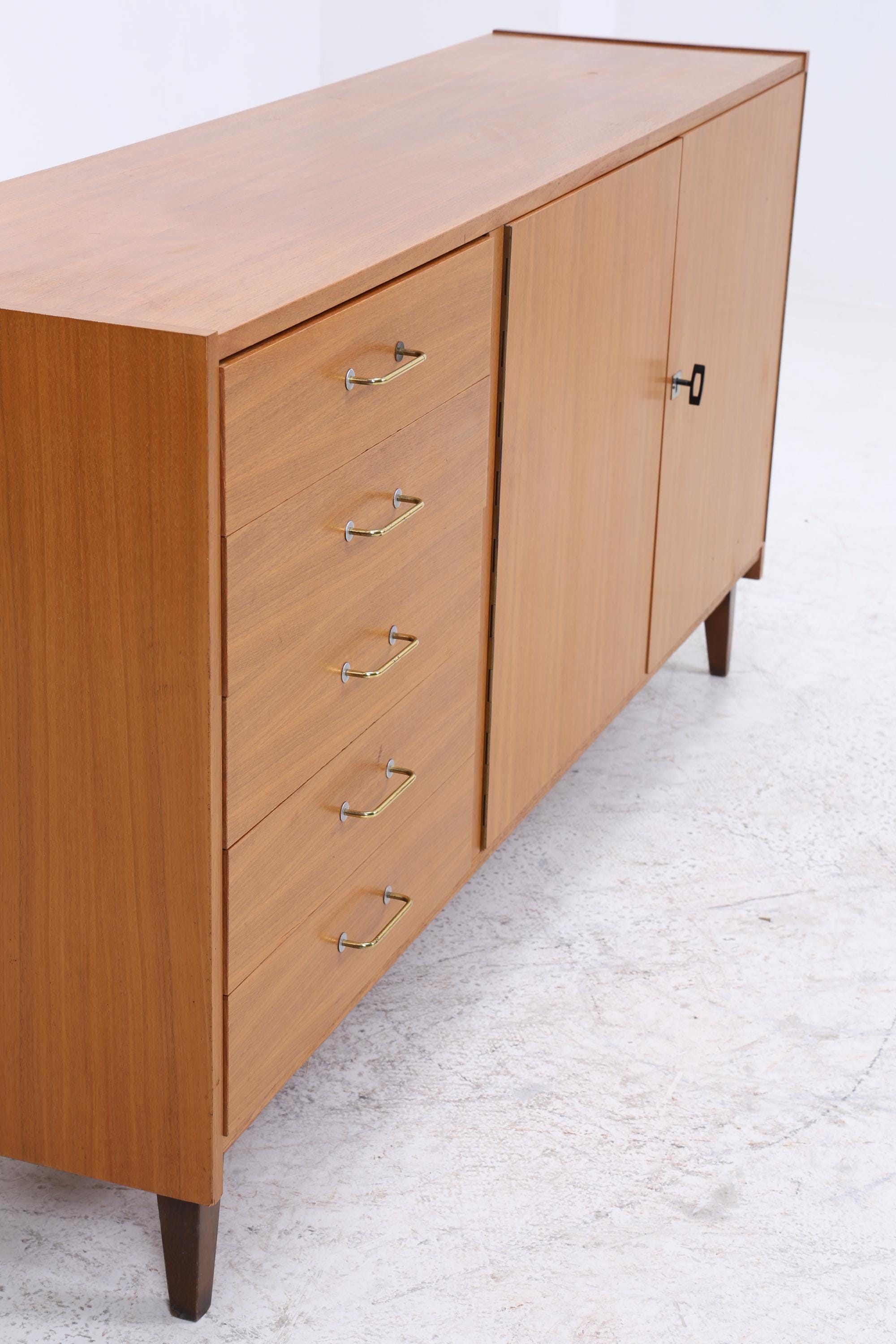 Vintage Nussbaum Sideboard 60er Jahre | Mid Century Schrank 70er
