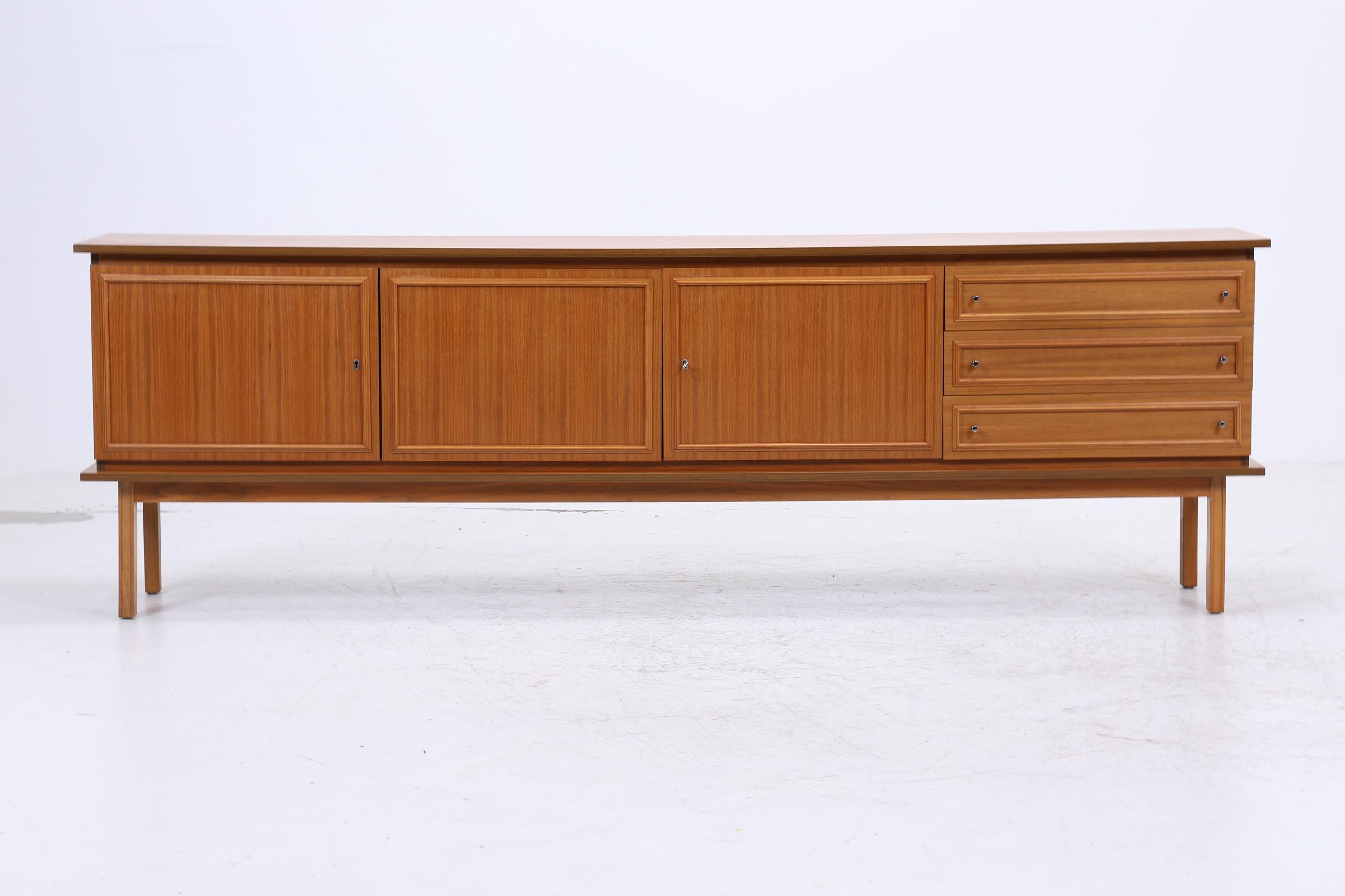 Vintage Nussbaum Sideboard 60er Jahre | Mid Century Schrank 70er