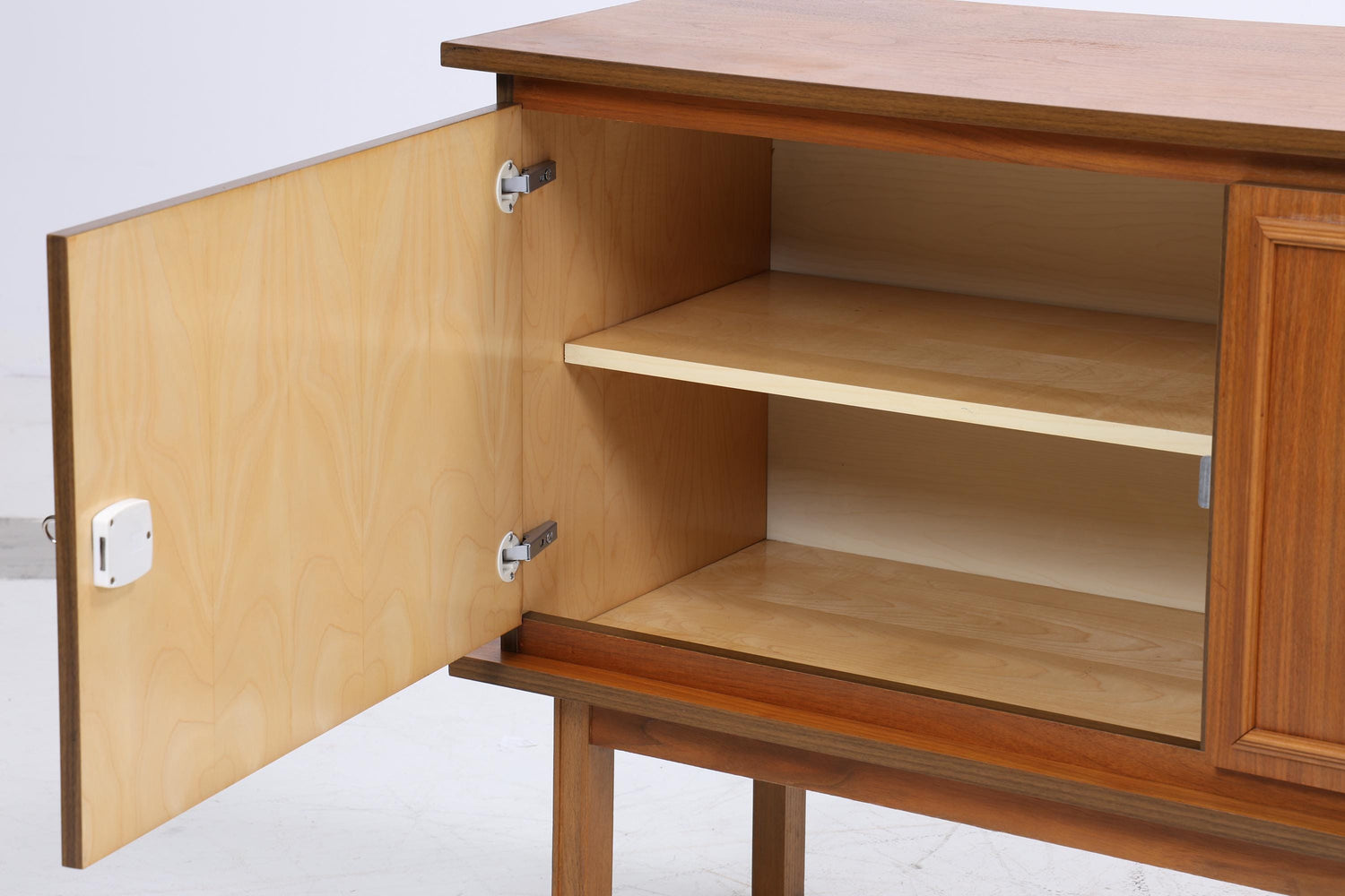 Vintage Nussbaum Sideboard 60er Jahre | Mid Century Schrank 70er