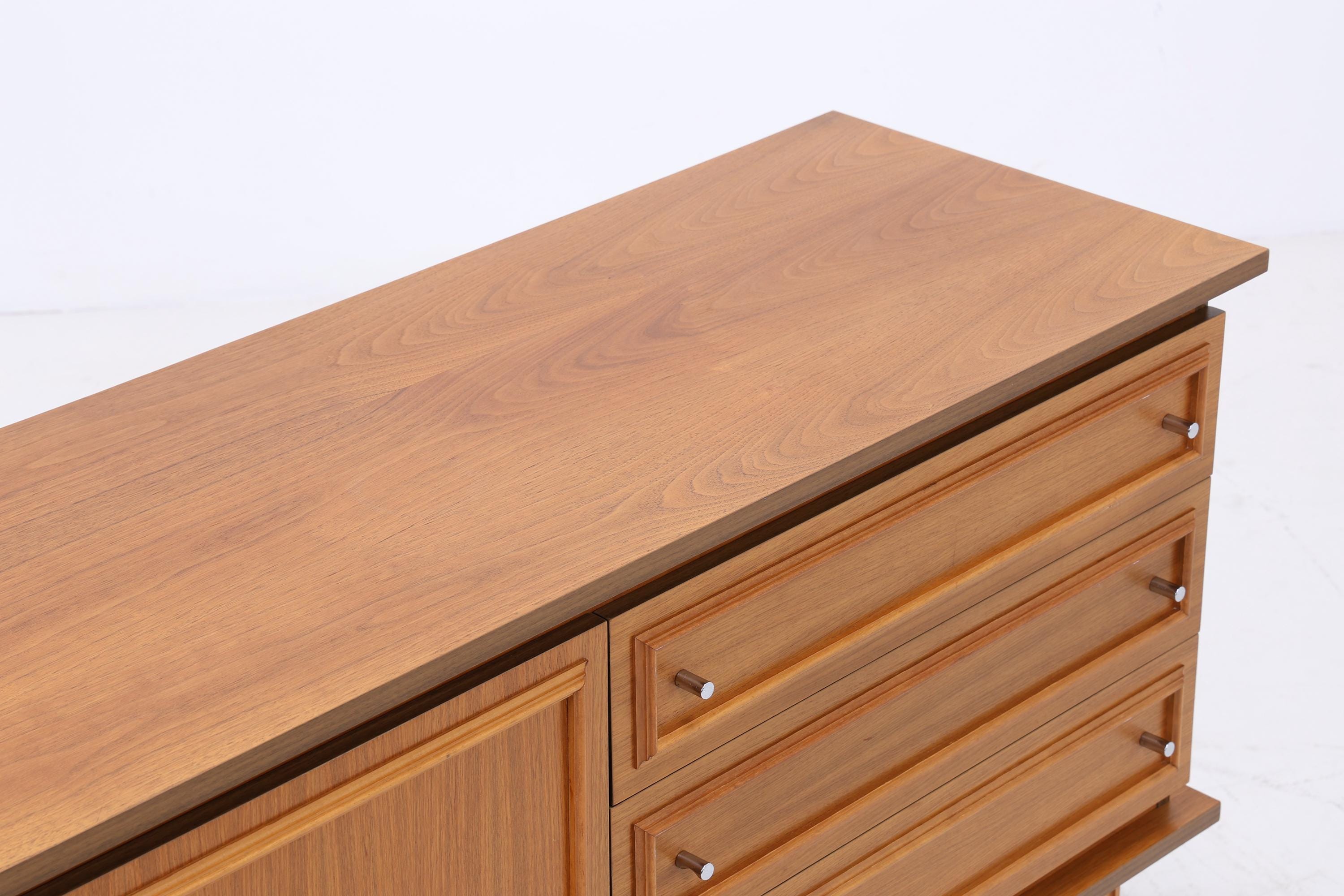 Vintage Nussbaum Sideboard 60er Jahre | Mid Century Schrank 70er