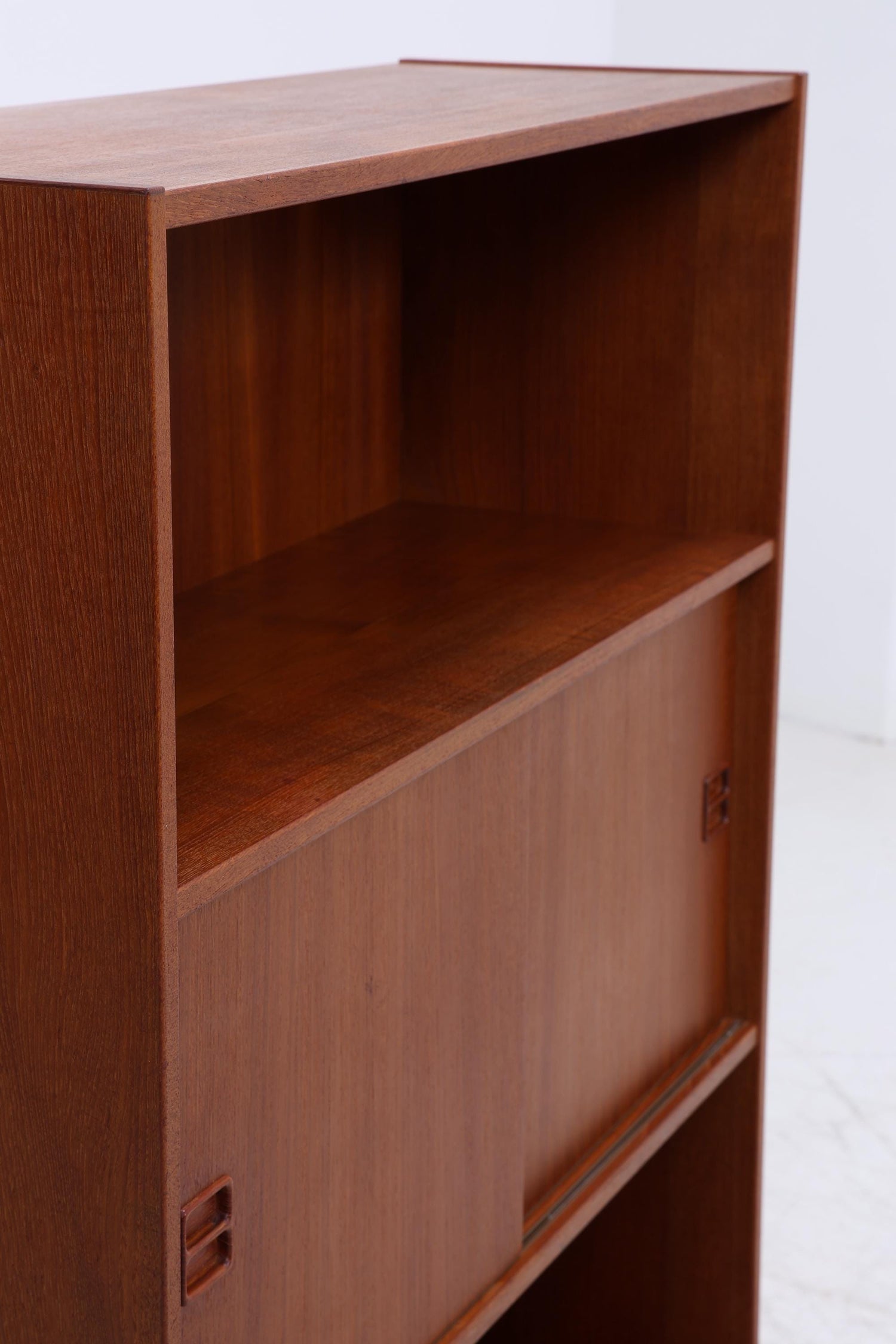 Vintage Teak Bücherschrank mit Schiebetüren | Mid Century Danish Design Regal 1960er
